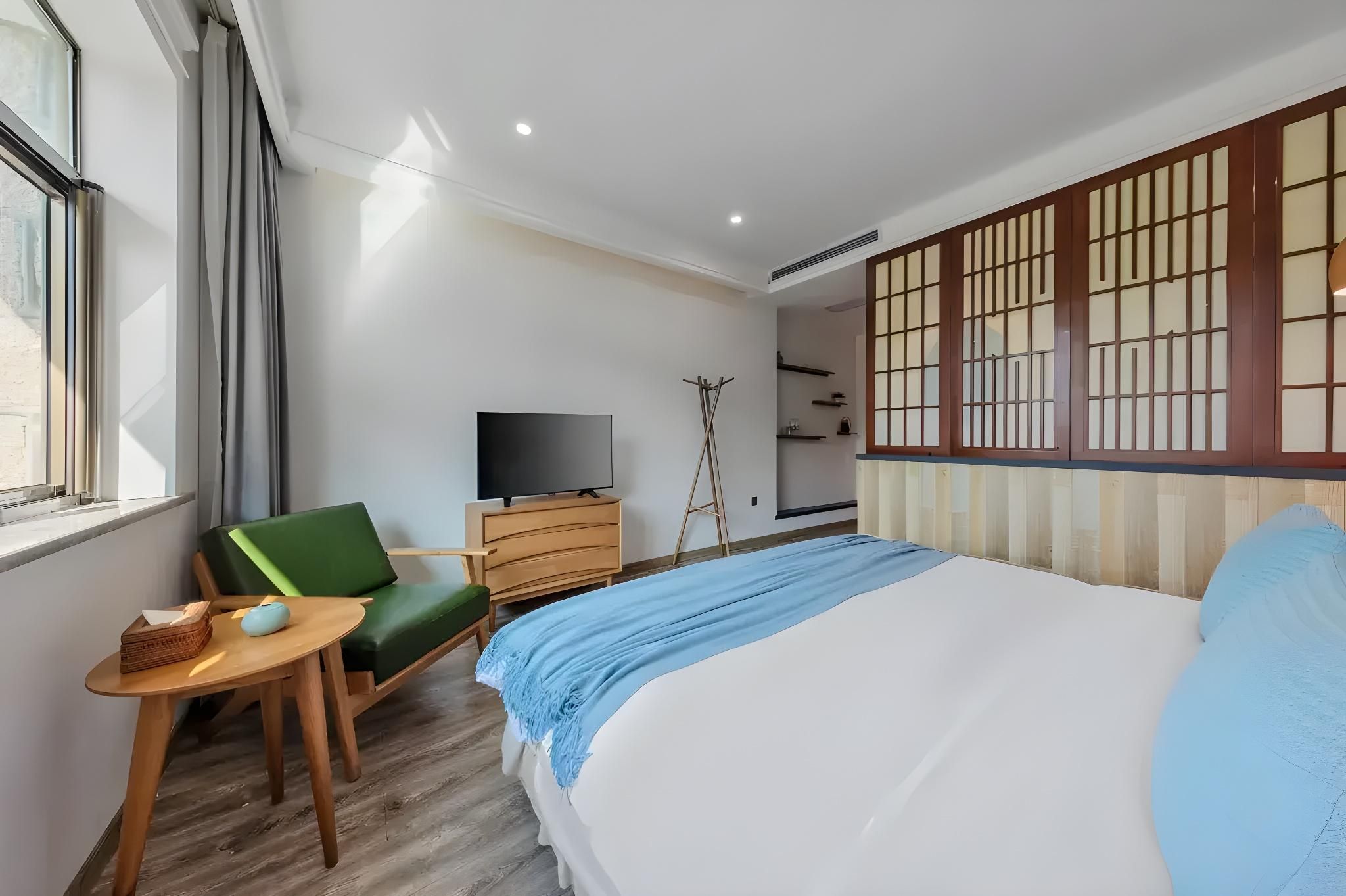 1 King Bed