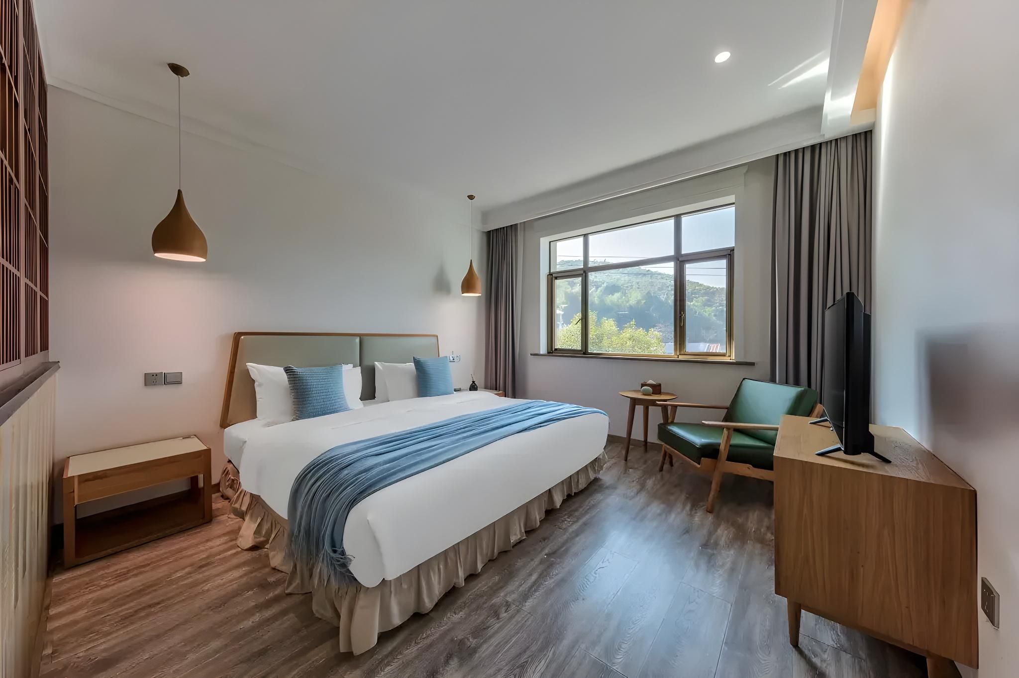 1 King Bed