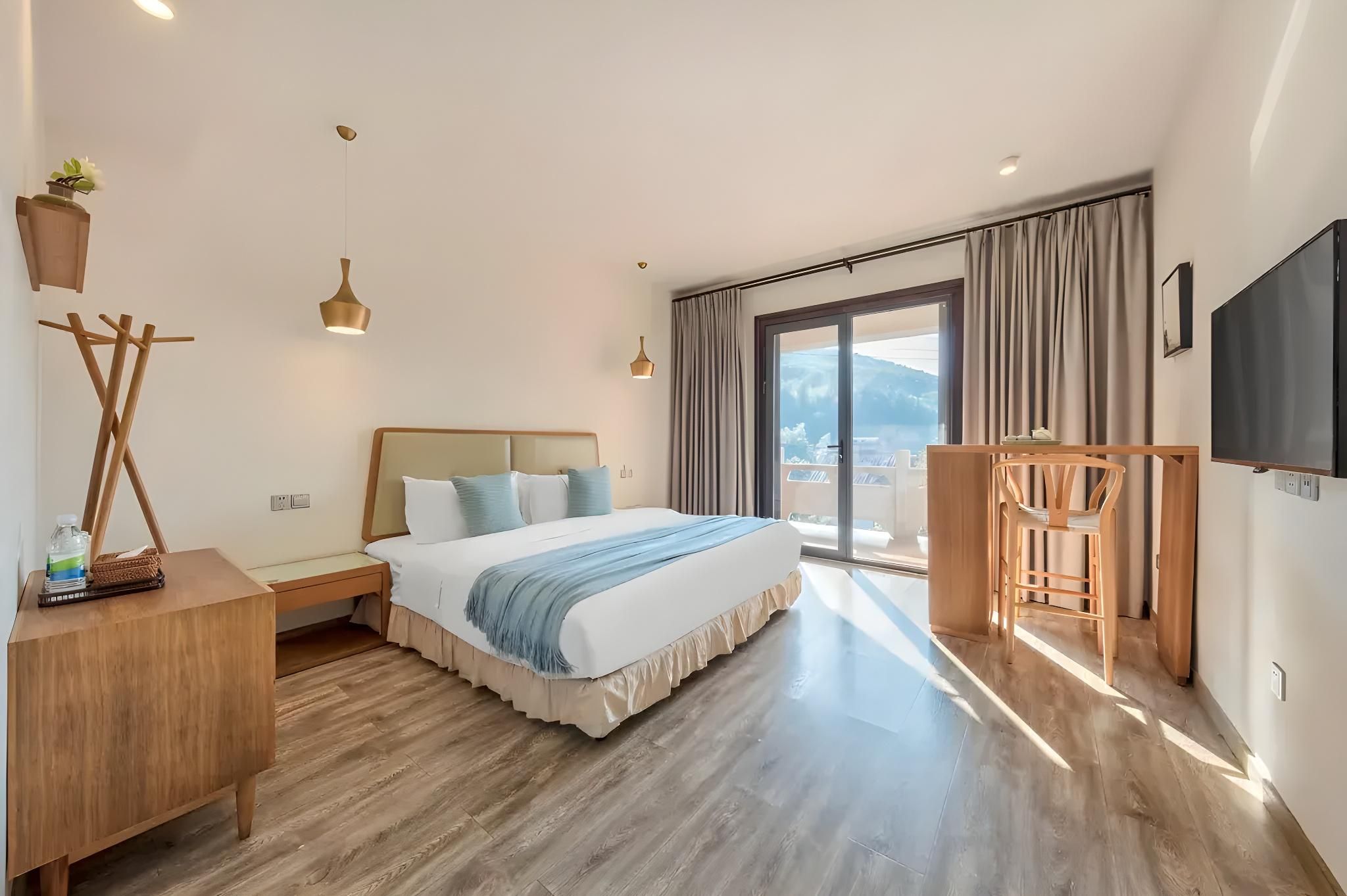 Queen Room with Air Conditioning