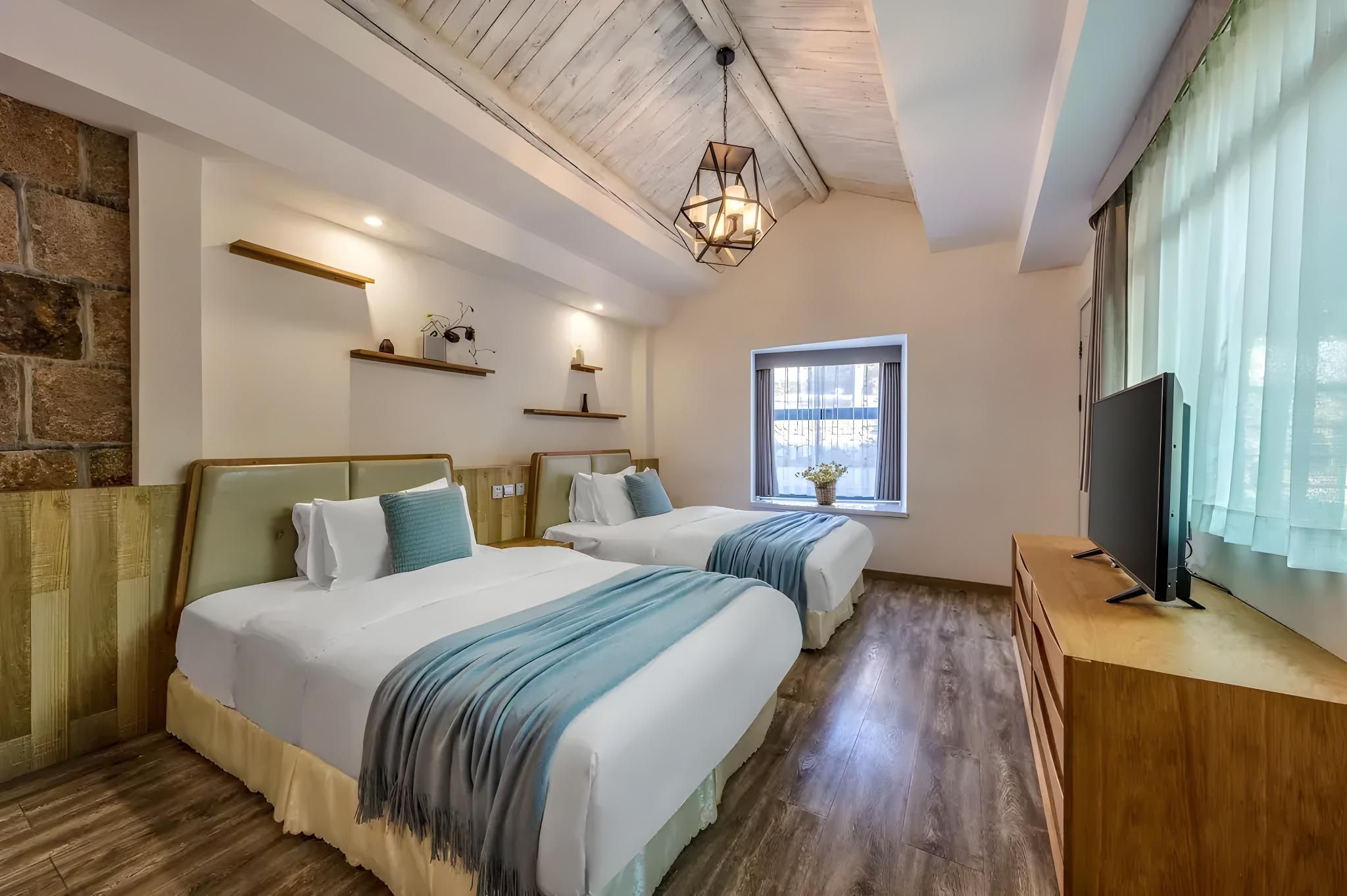 Twin Room with Shower