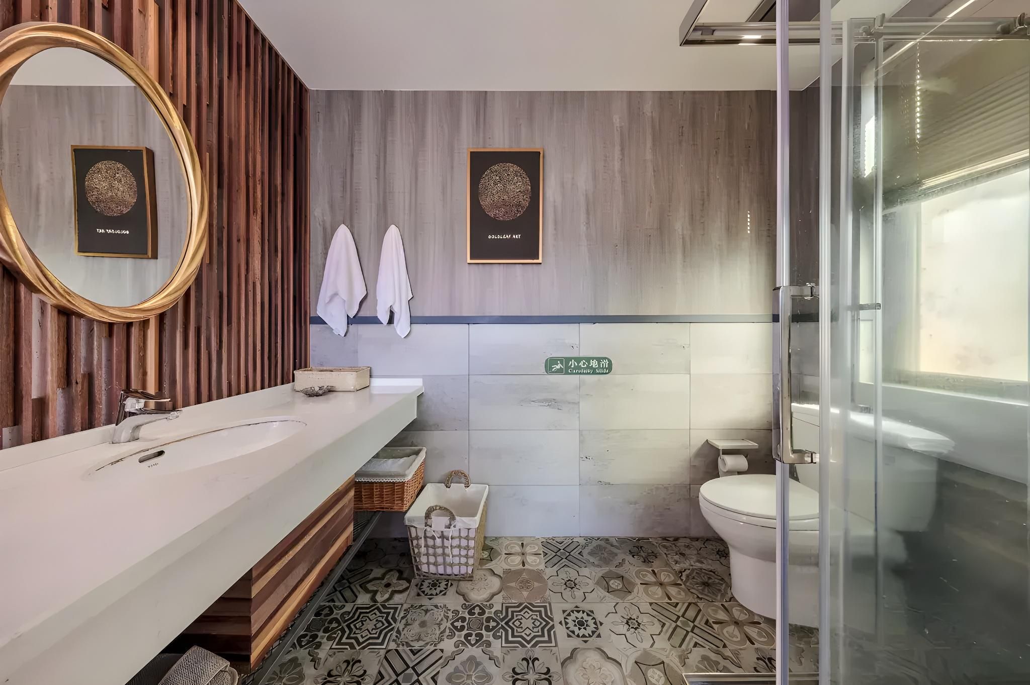 Queen Room with View