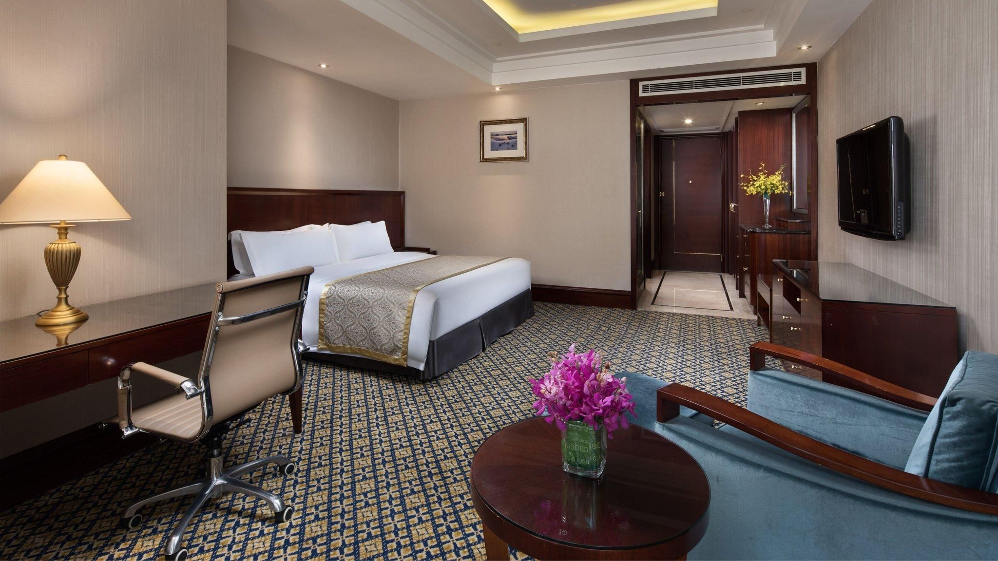 1 King Bed Standard