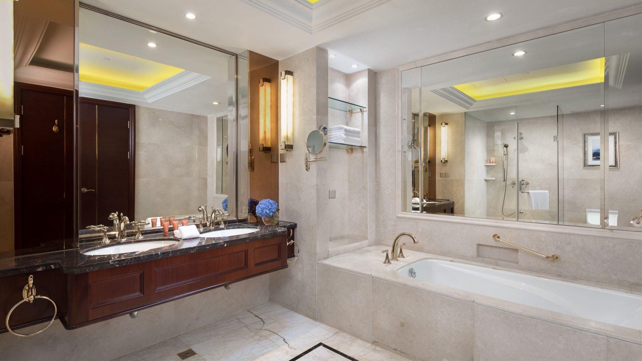 2 King Beds 2 Bedroom Suite Top Floor