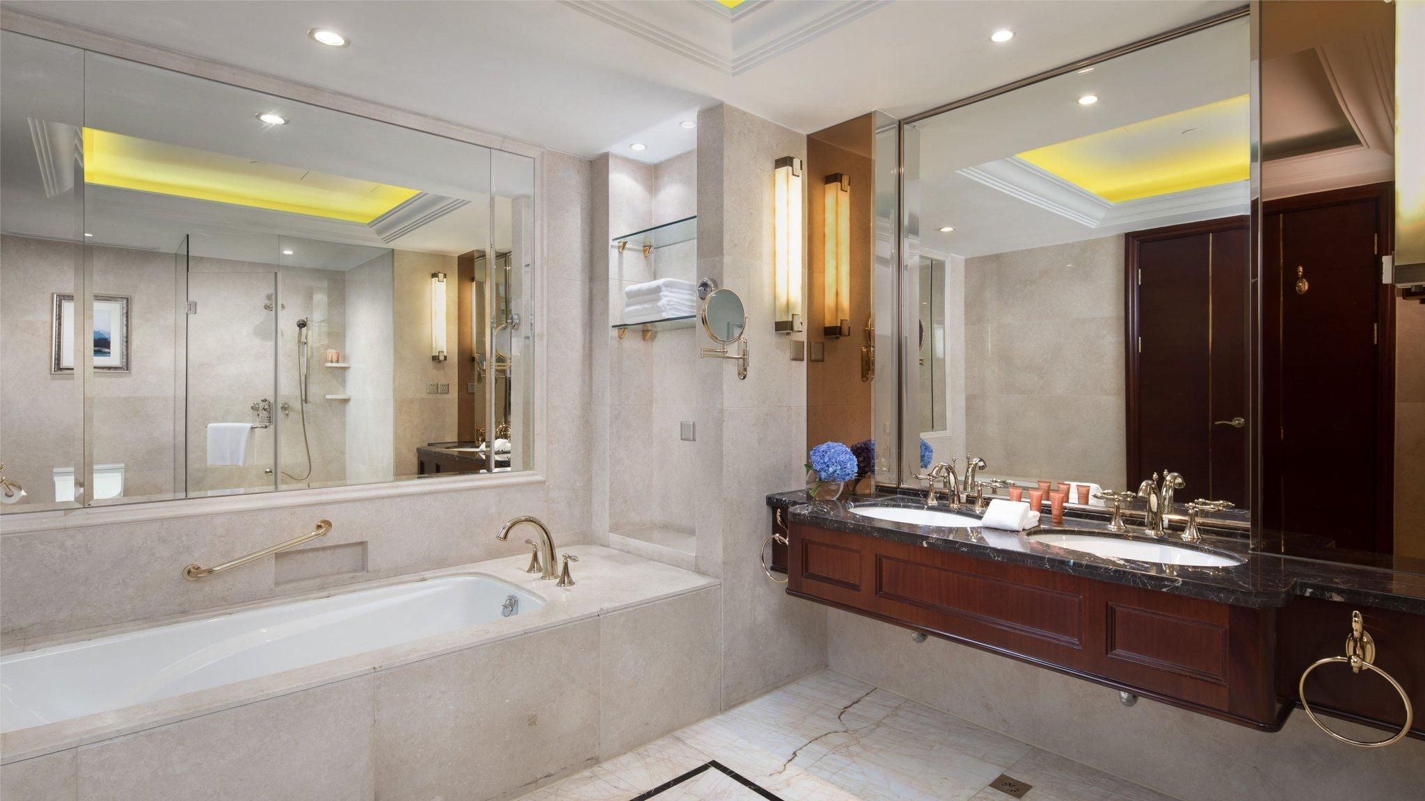 1 King Bed 1 Bedroom Suite High Floor