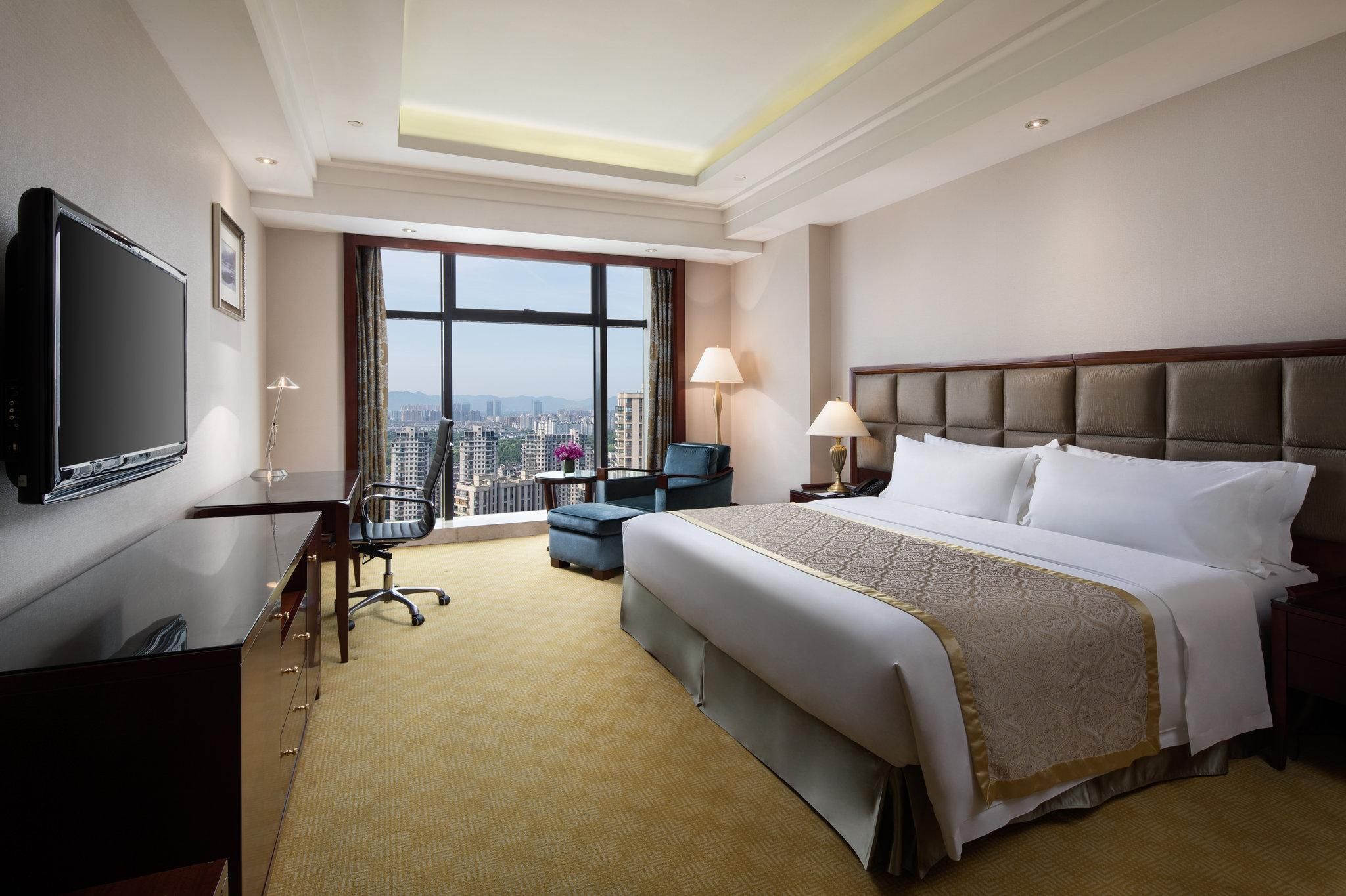 1 King Bed Premium