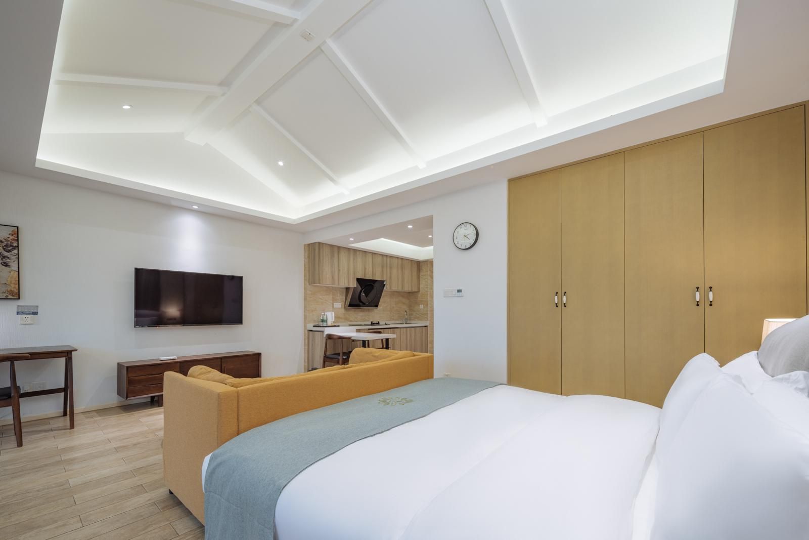 Mountain View Queen Room