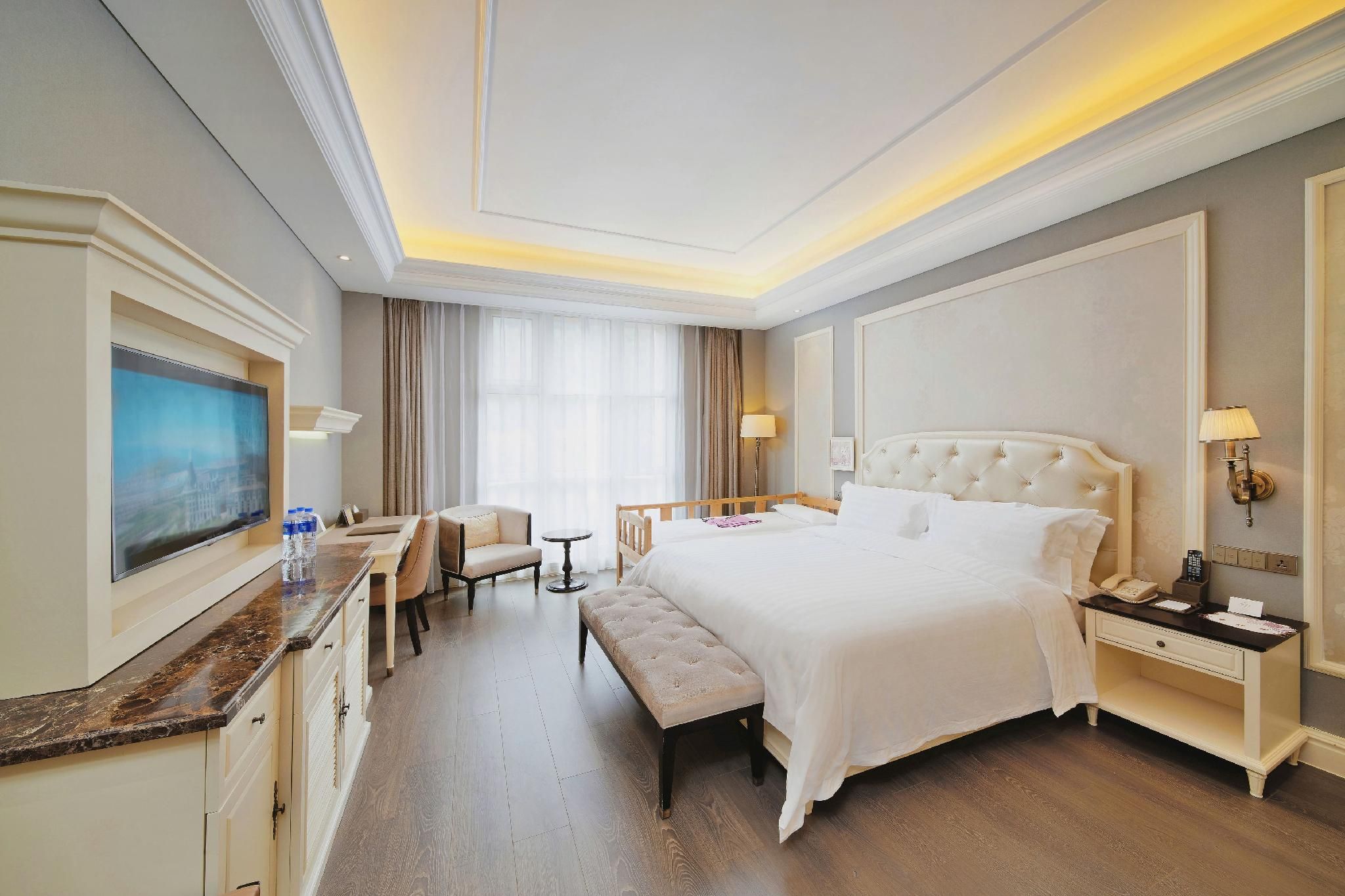 Deluxe Family Room