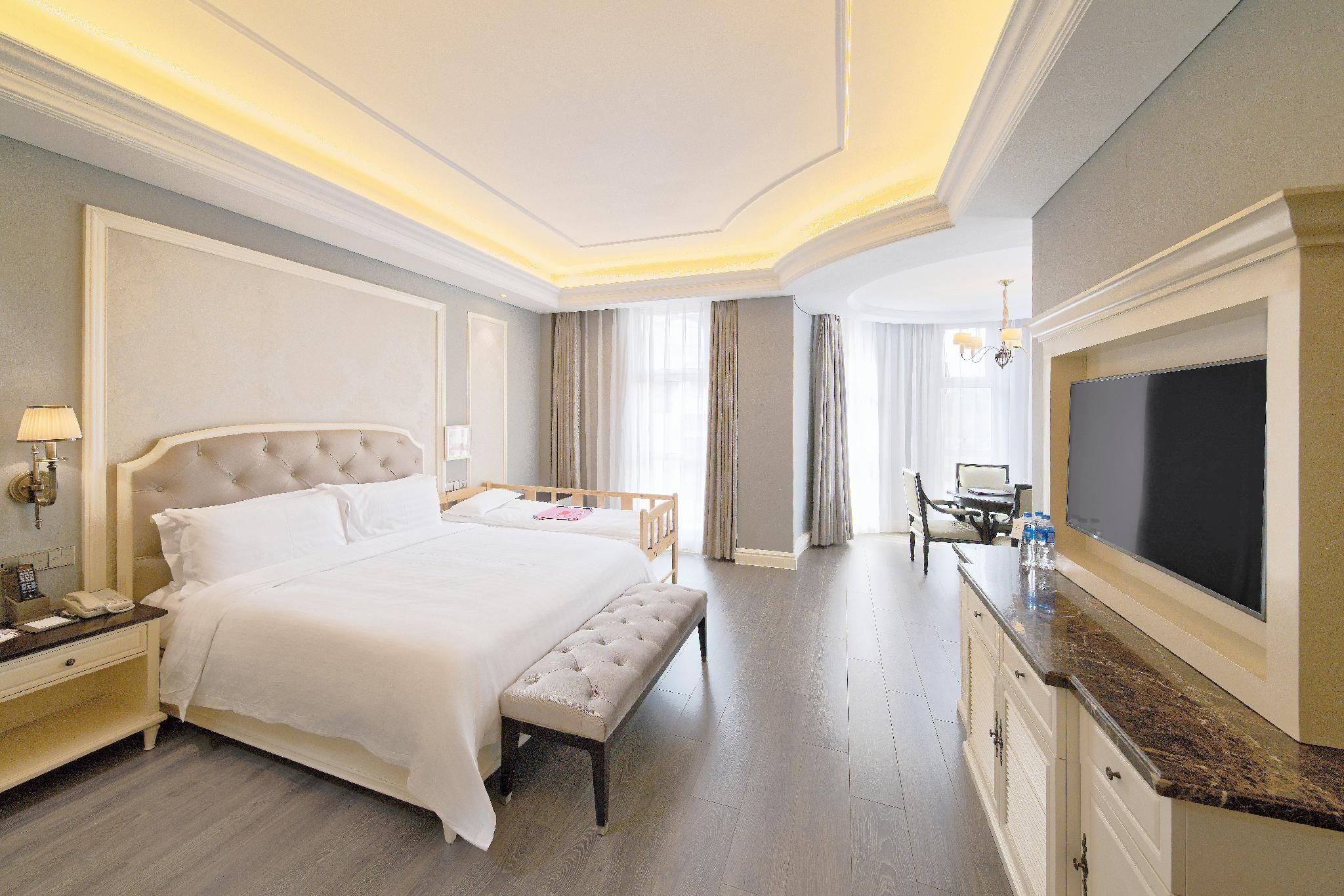 WH - Superior Deluxe Bed Bonding With View