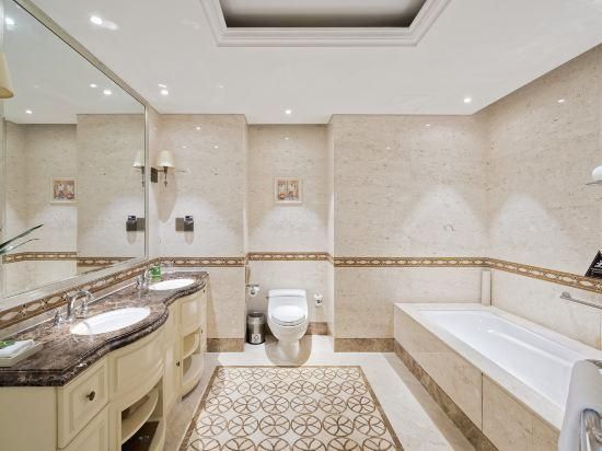 Executive Deluxe Suite