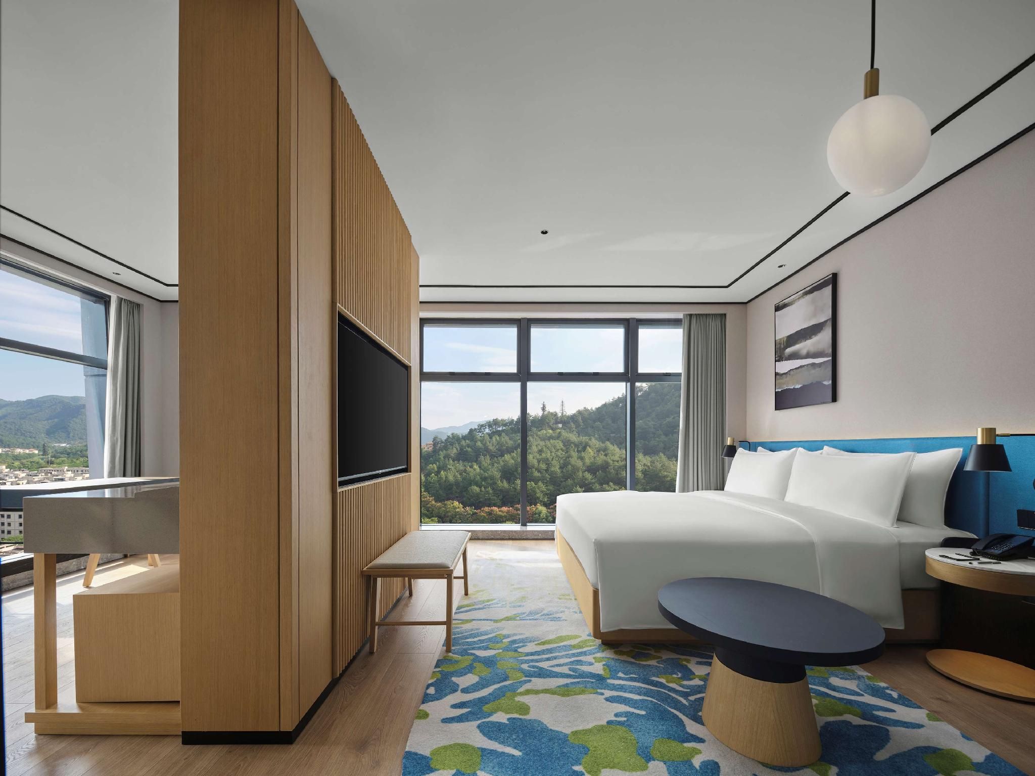 King Superior Room