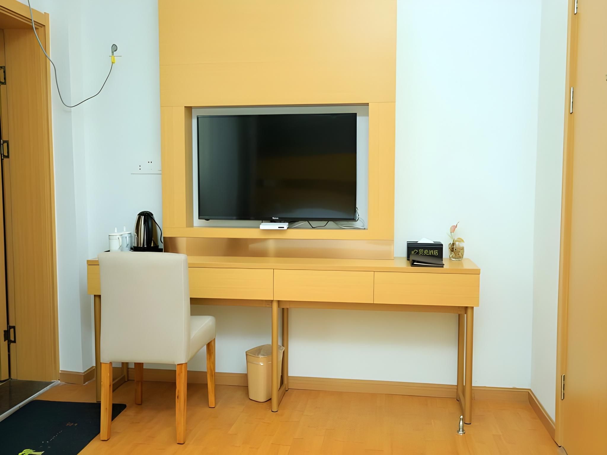 Business Queen Room