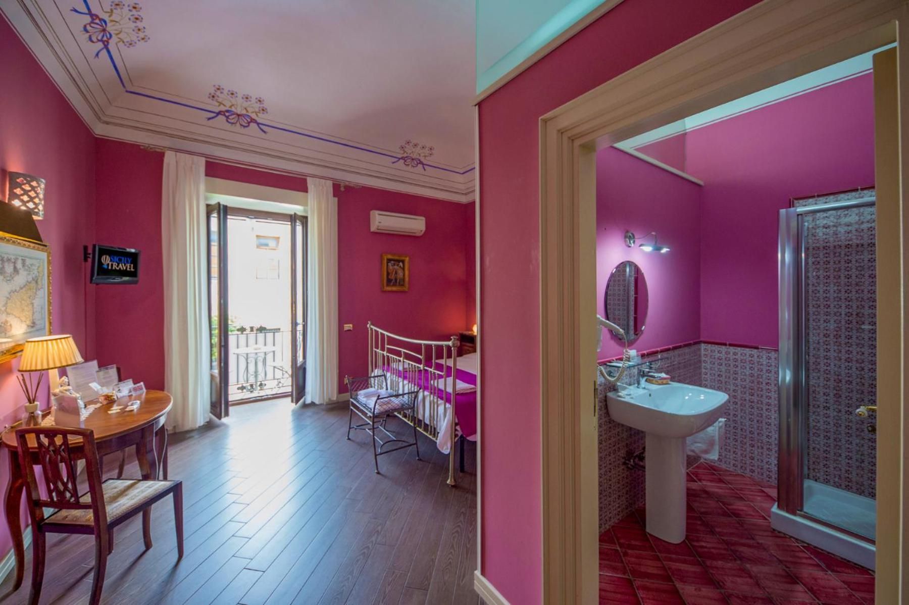 Deluxe Double Room with Balcony and Sea View