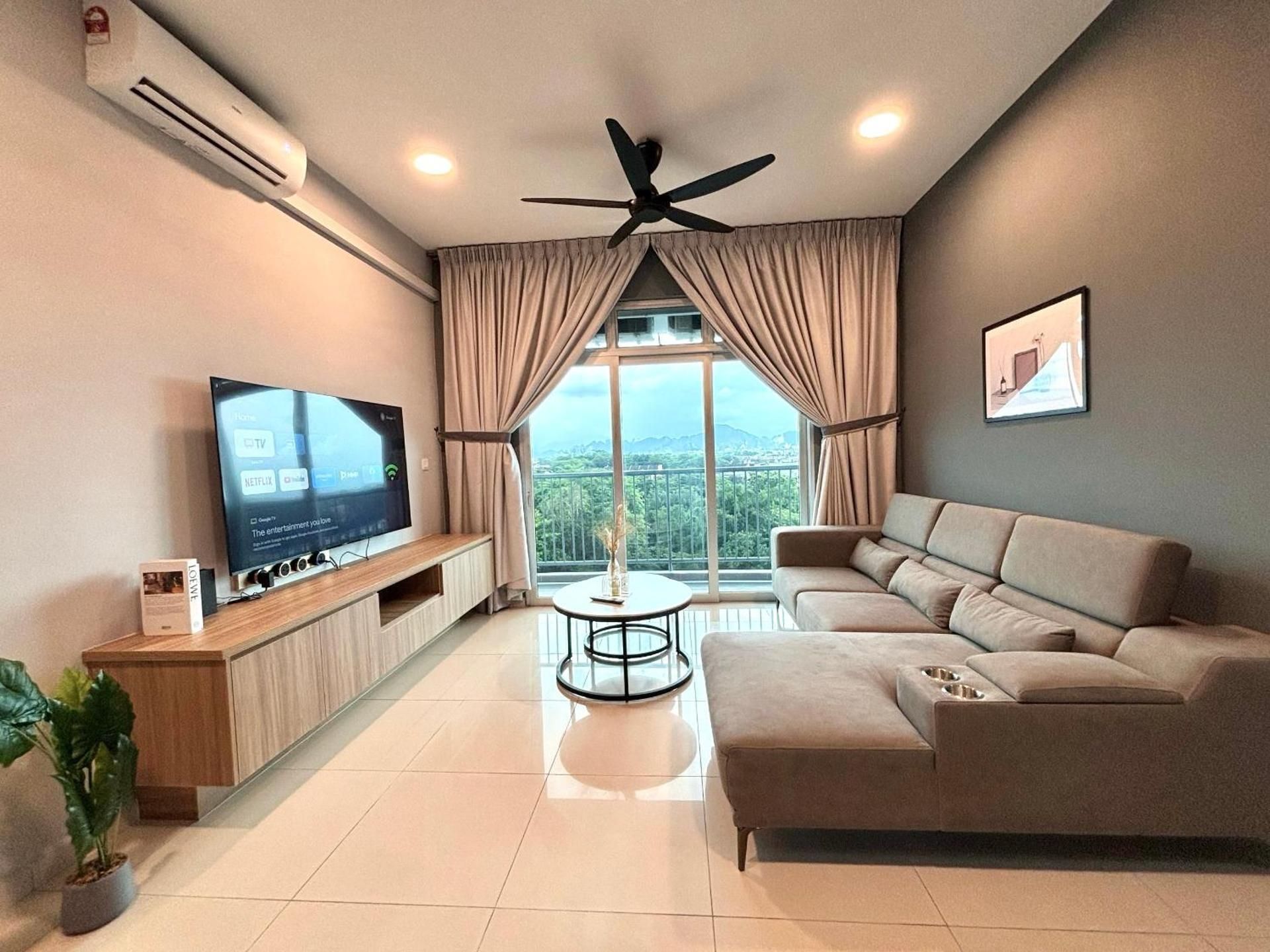 Four-Bedroom Deluxe Apartment
