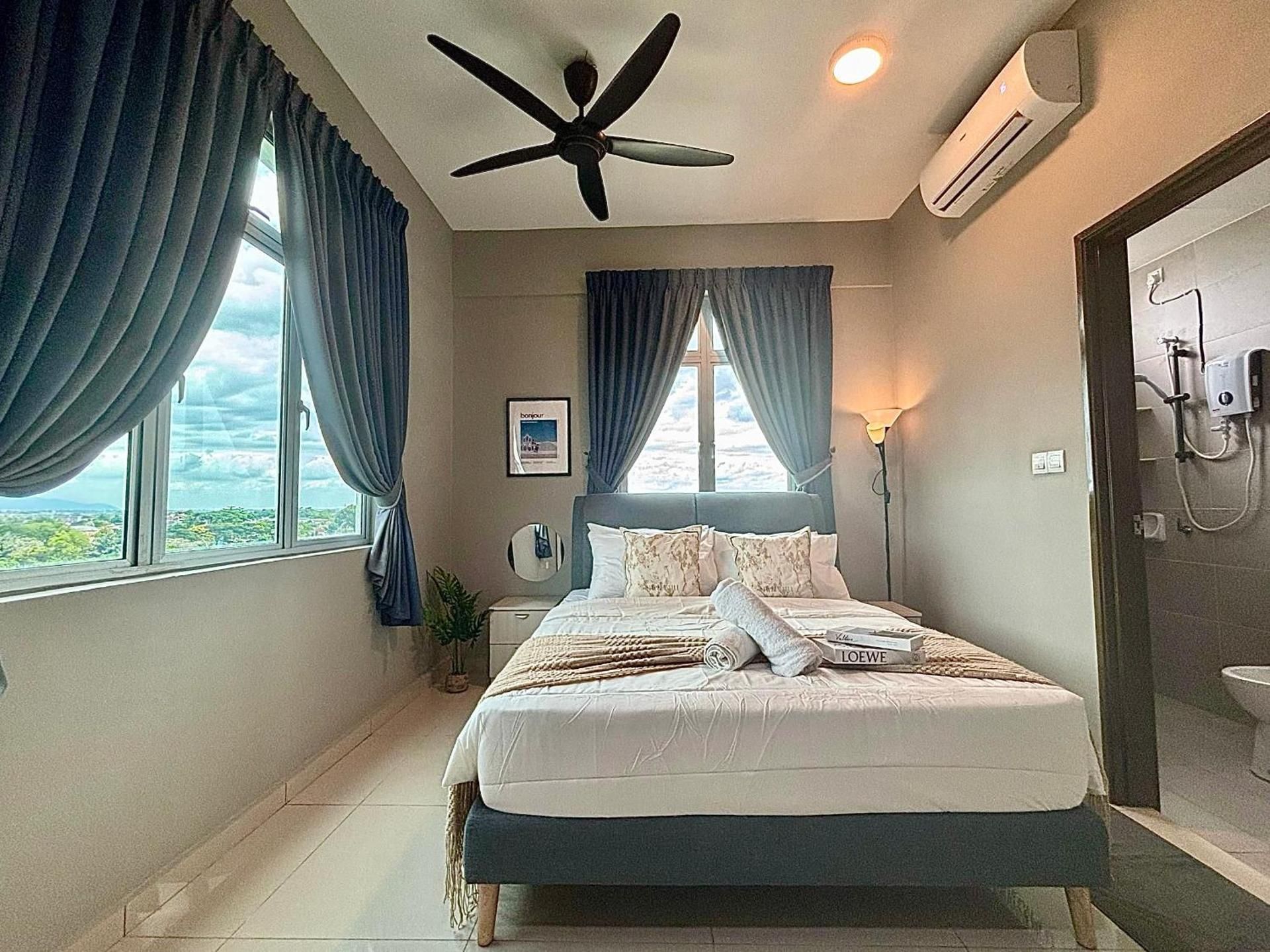 Four-Bedroom Deluxe Apartment