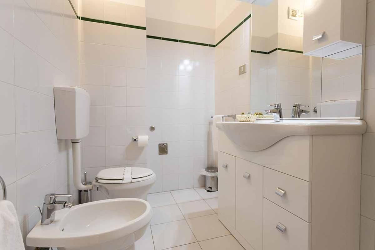 Two-Bedroom Apartment with Air Conditioning and Terrace (6 Adults)