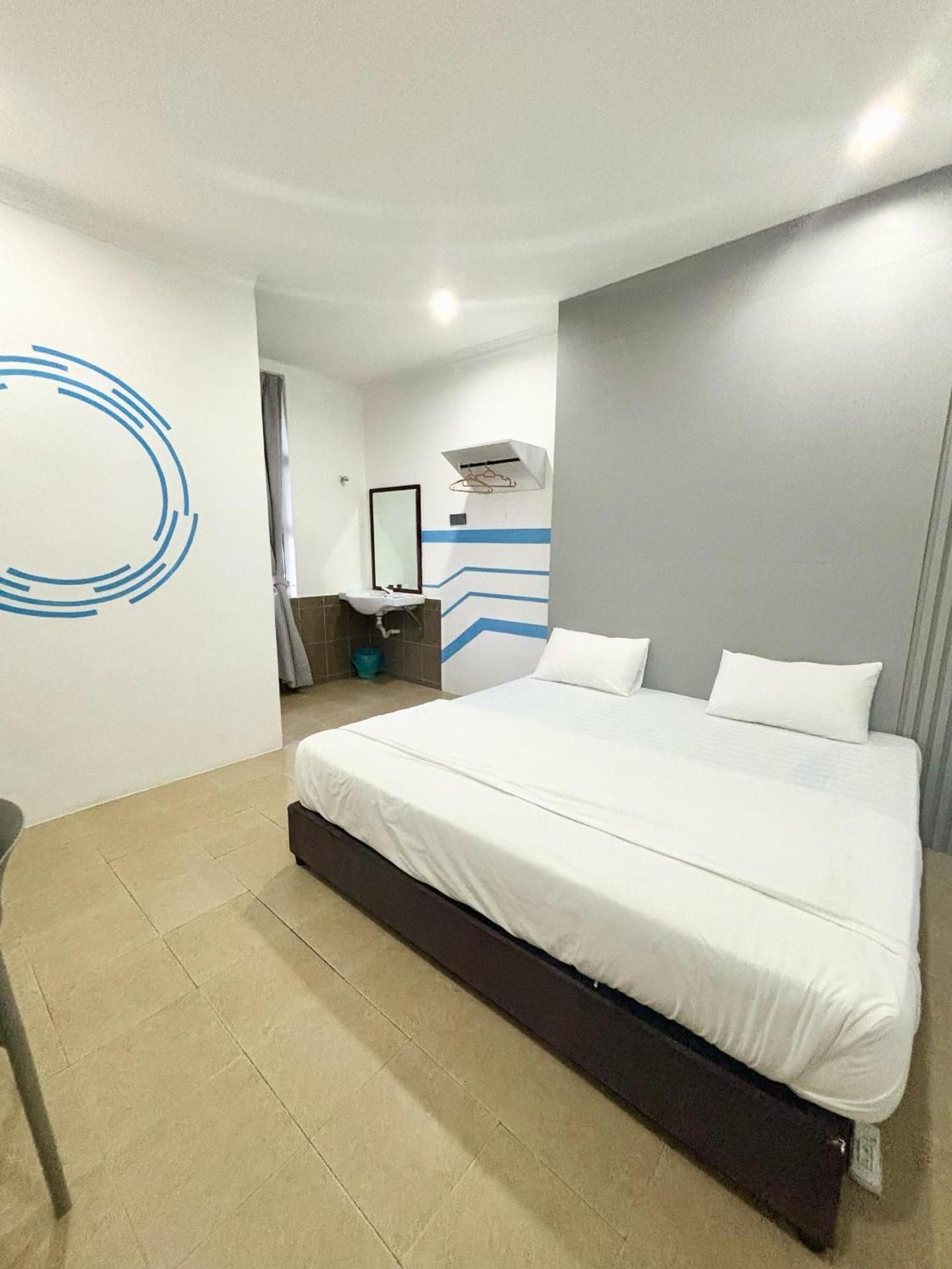 One Stop Hotel Standard King 2