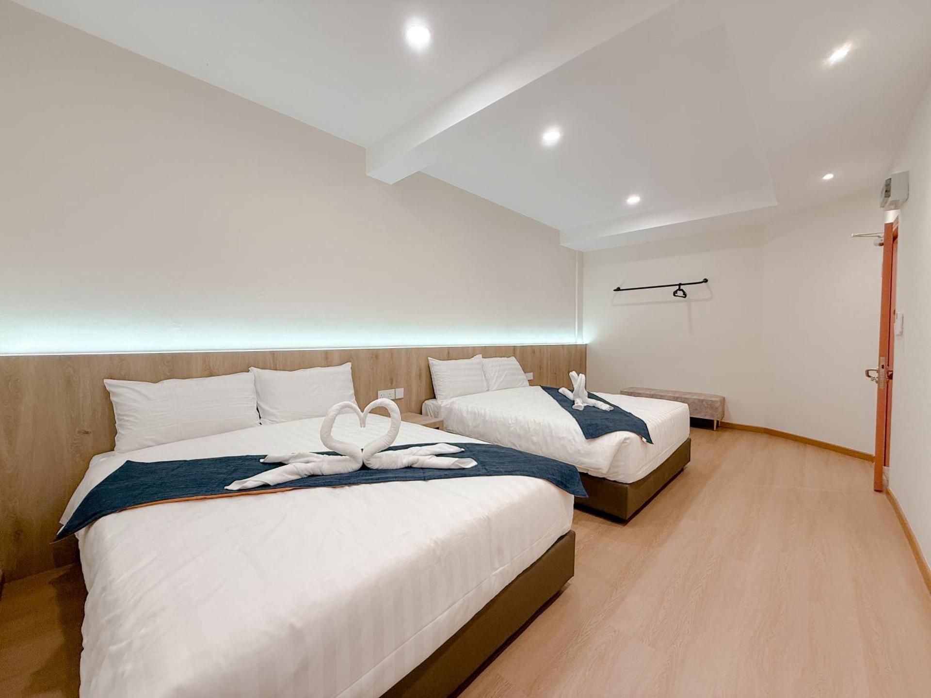 Quadruple Room with Private Bathroom