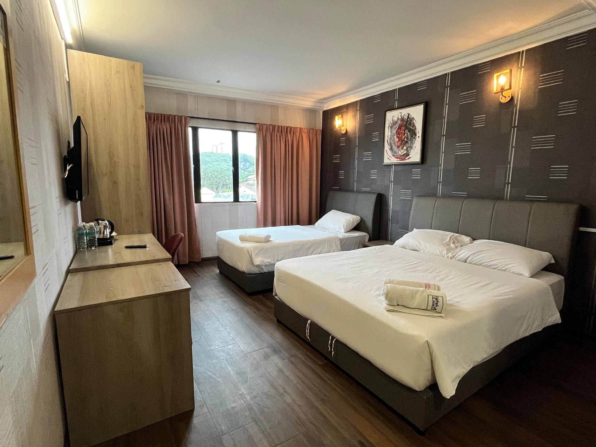 Fair Park Premier Superior Triple Room 2