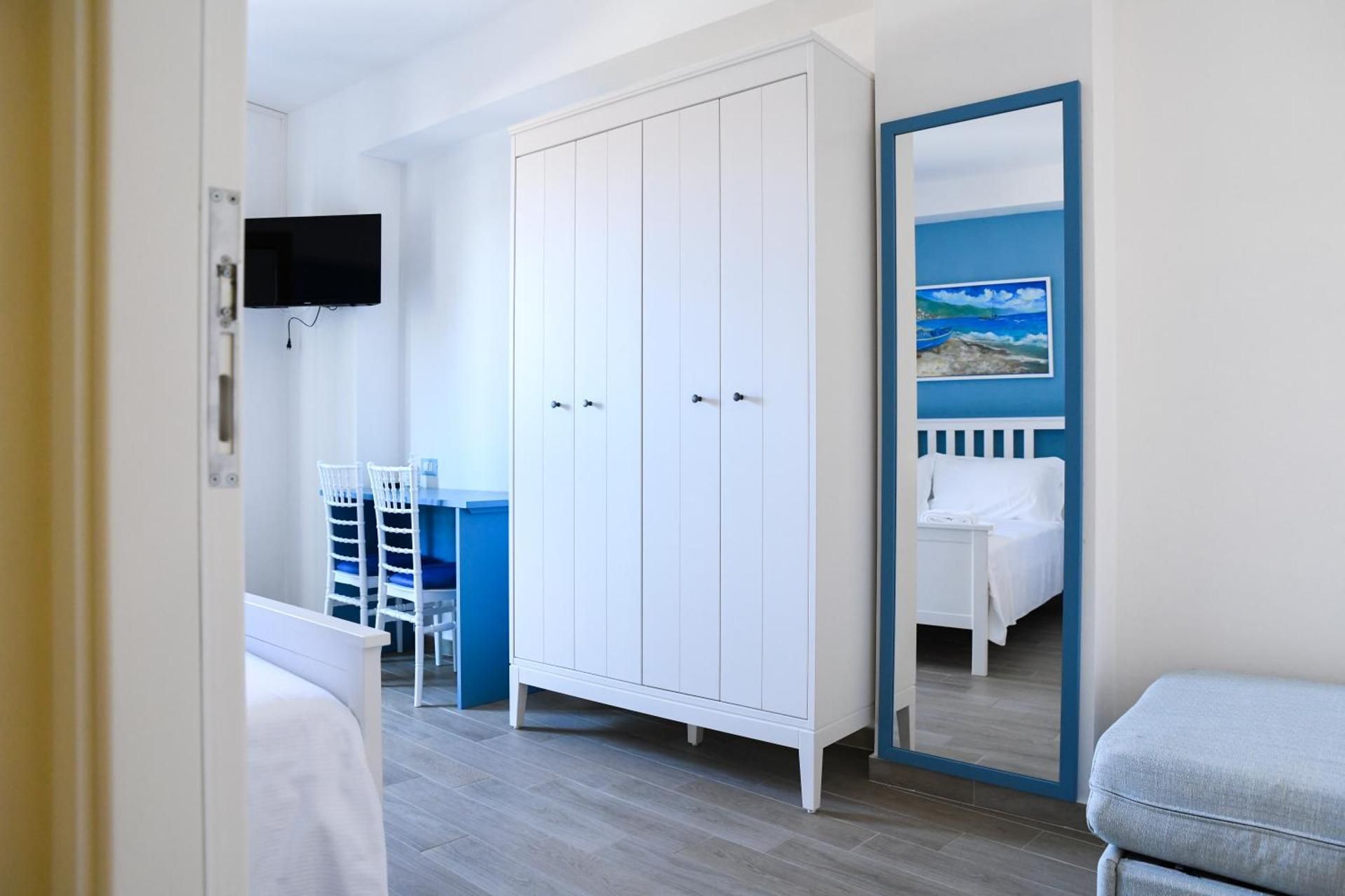 Deluxe Double Room with Balcony and Sea View
