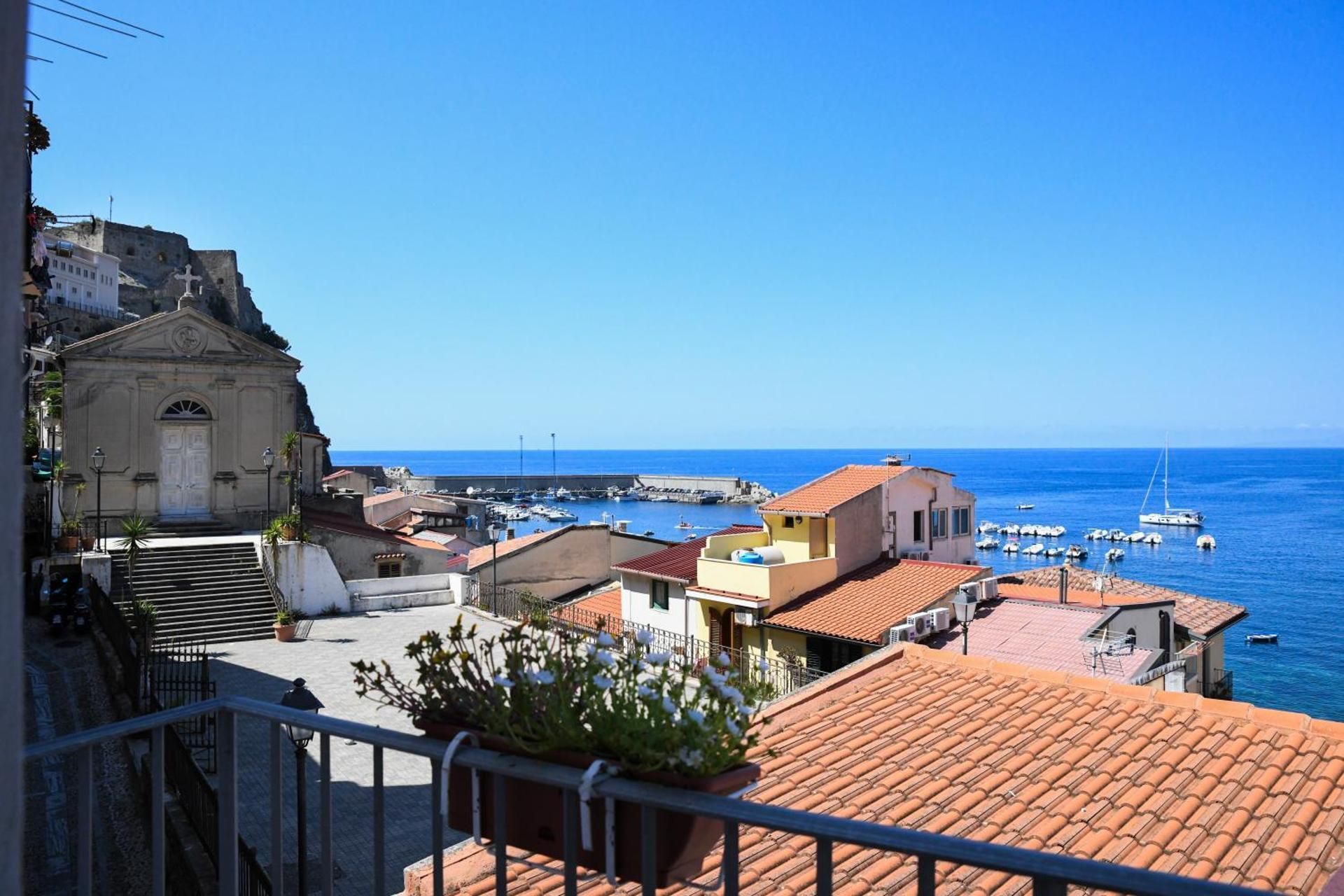 Deluxe Double Room with Balcony and Sea View
