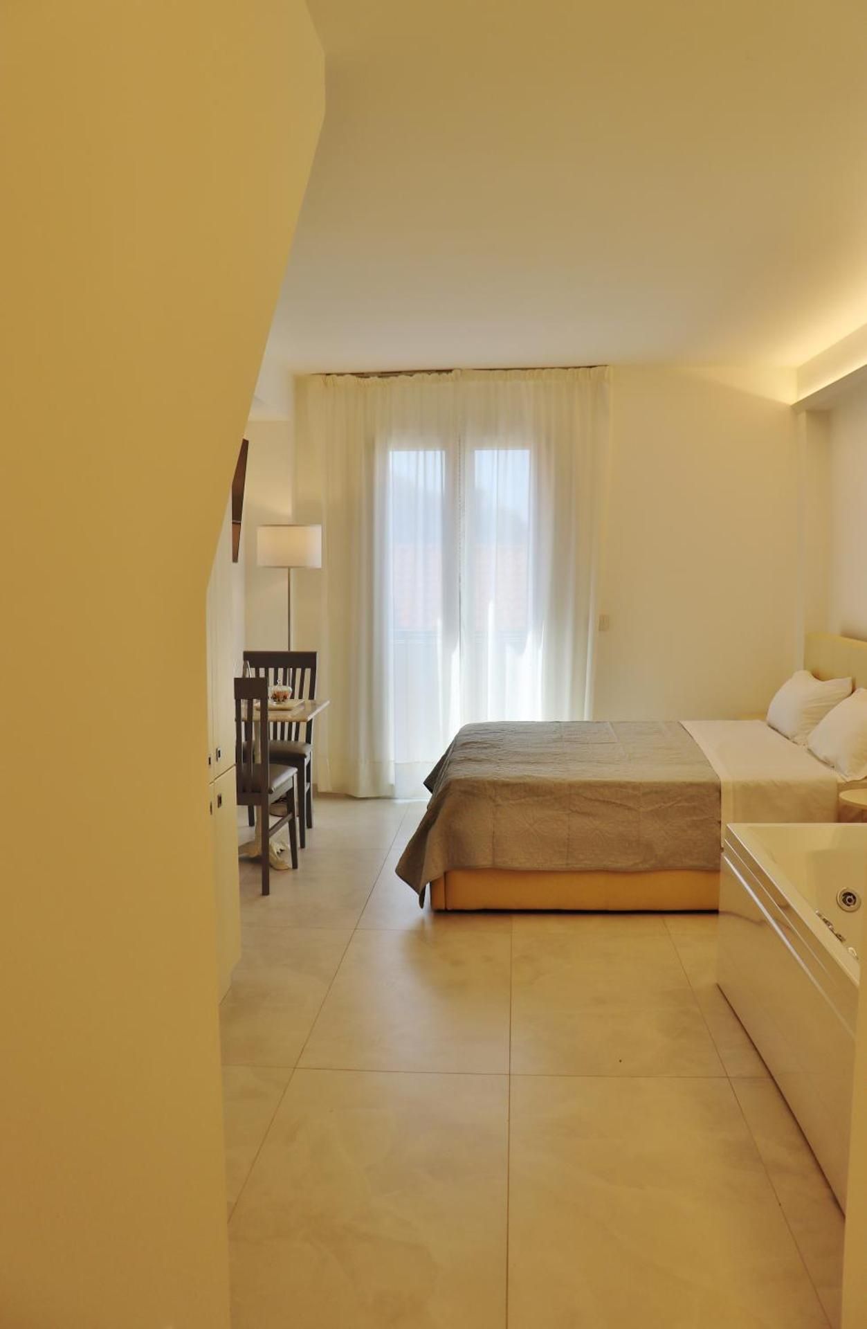 King Suite with Spa Bath