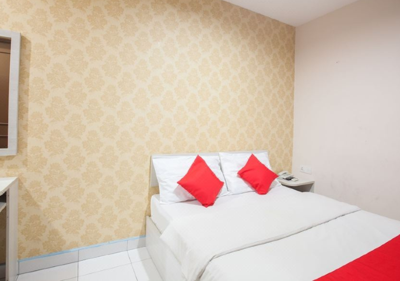 Deluxe Queen with window