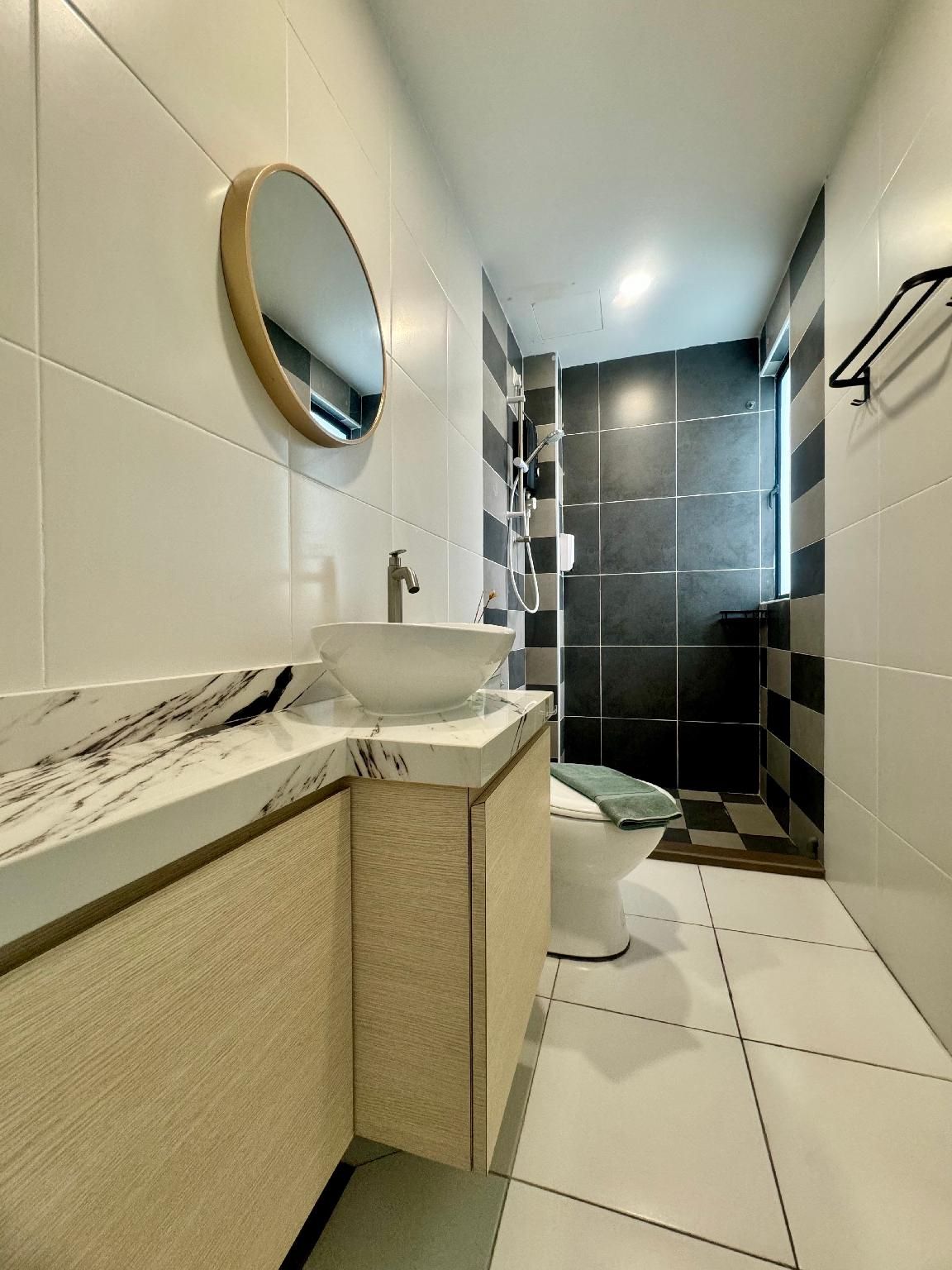 Luxury Three-Bedroom Apartment with Pool View