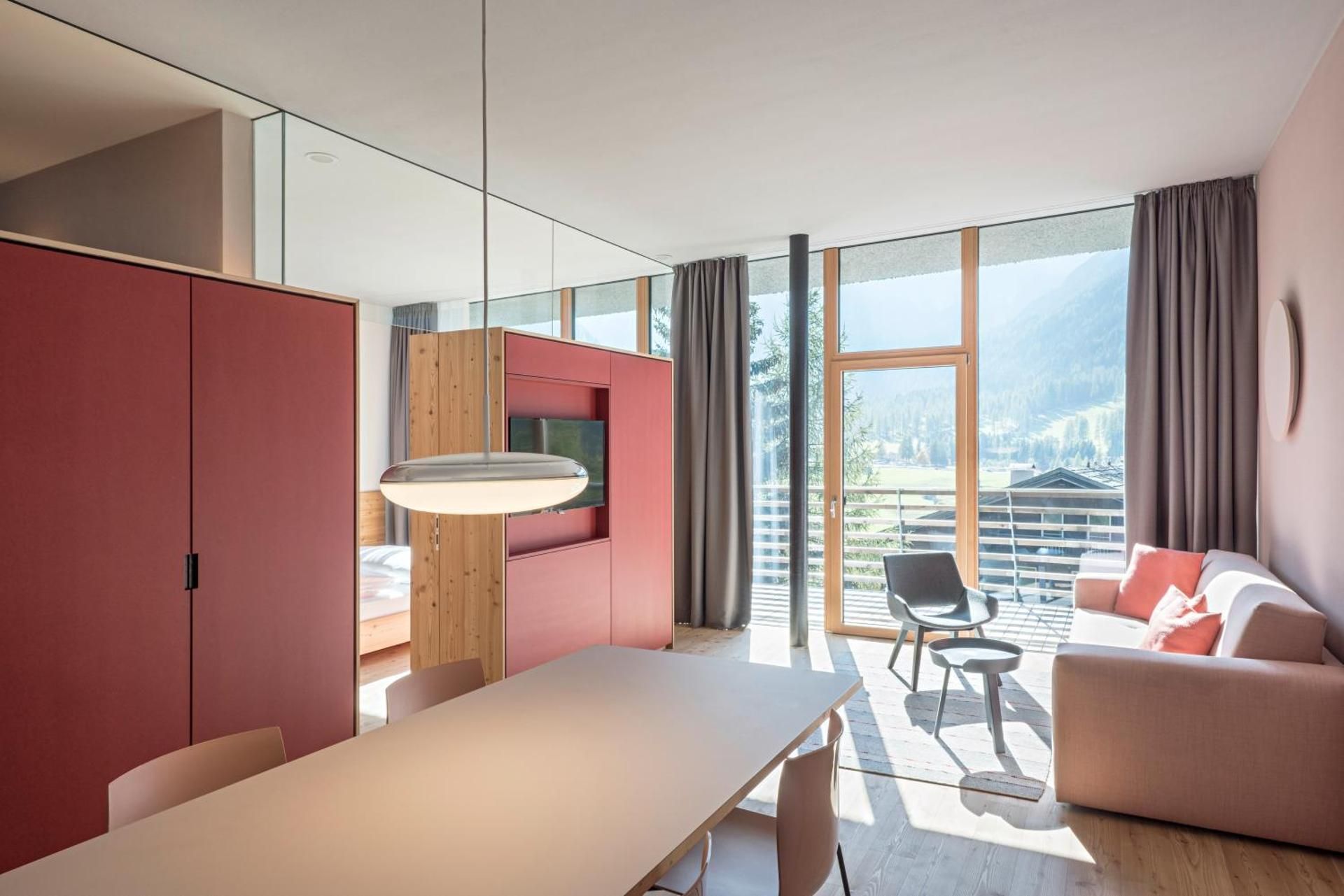 Apartment with Mountain View
