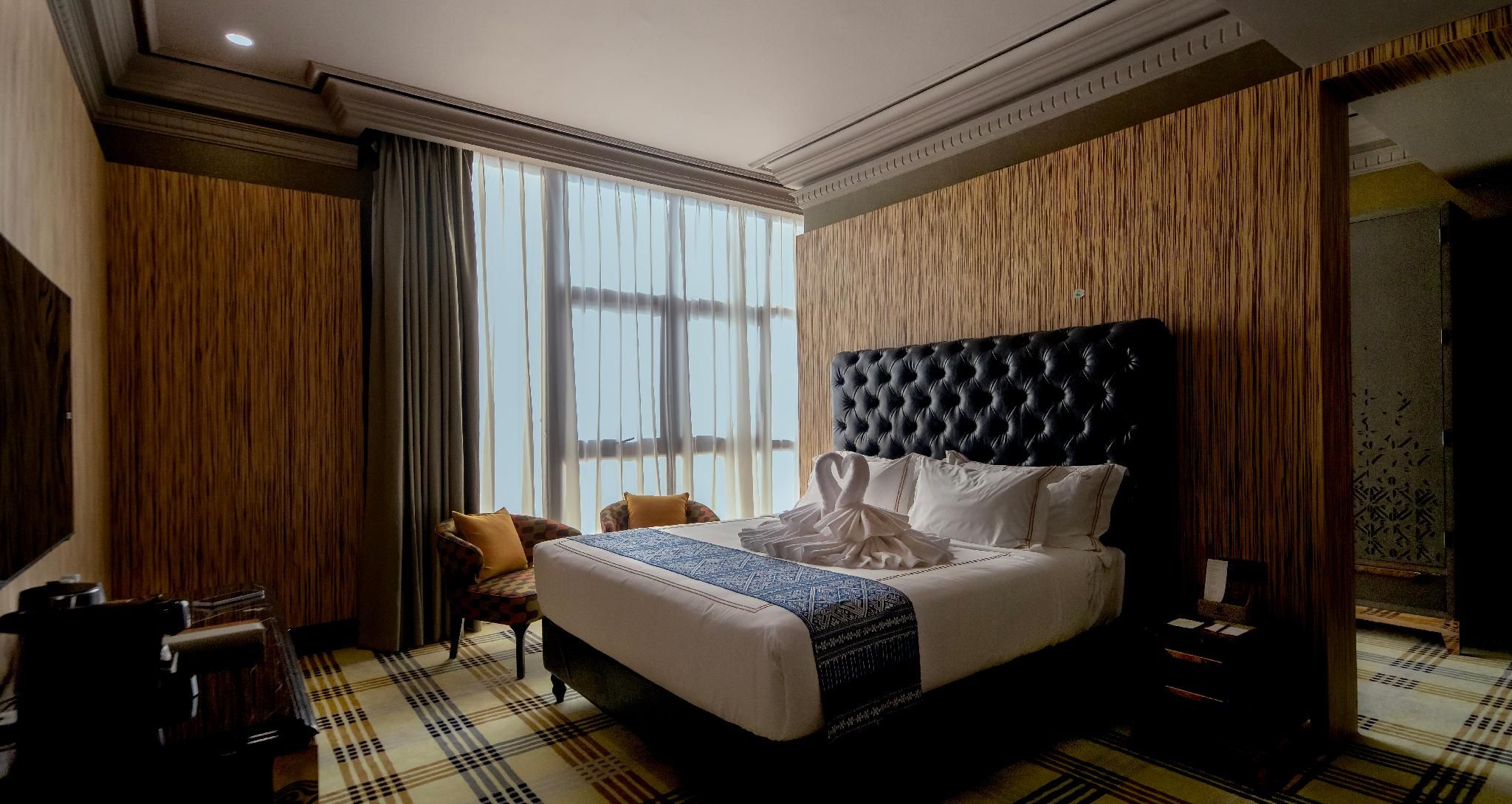 Premier King with Bathtub