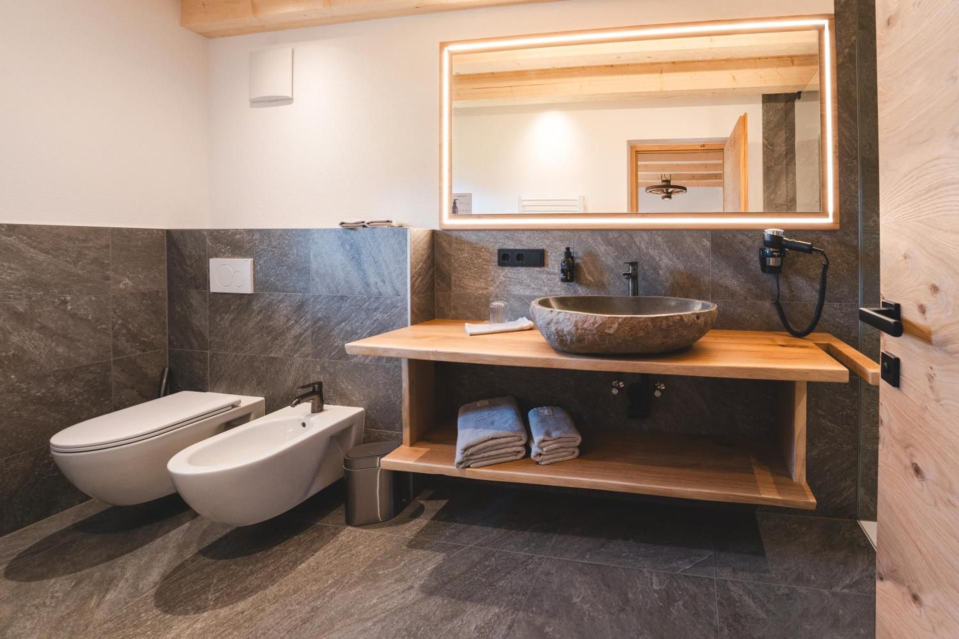 Superior One-Bedroom Apartment