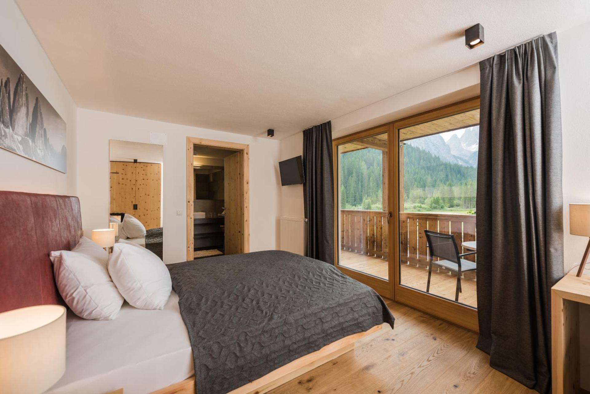 Single Room with Mountain View