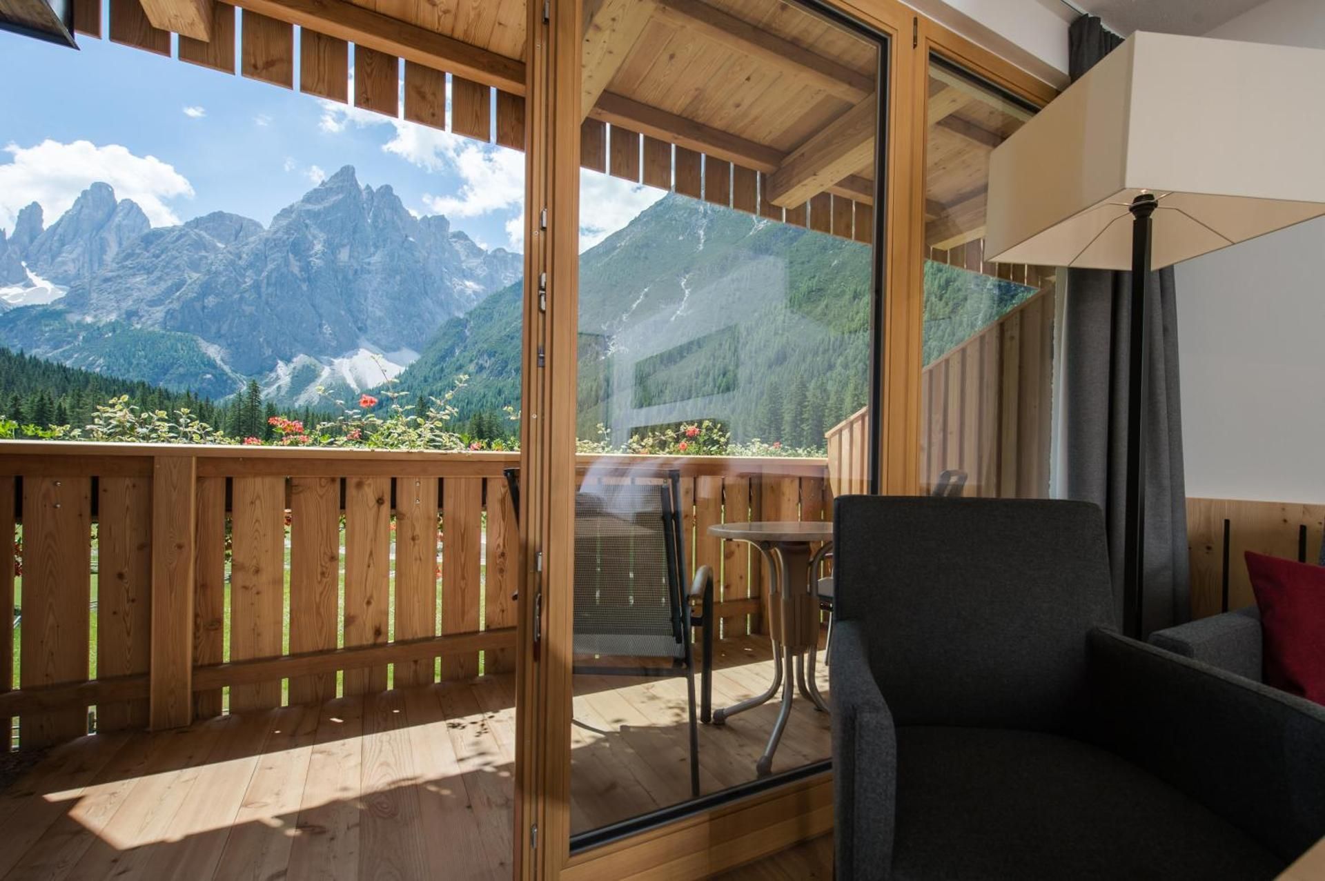Double or Twin Room with Mountain View