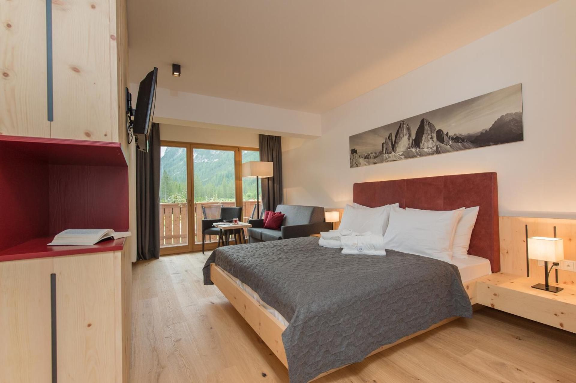 Double or Twin Room with Mountain View