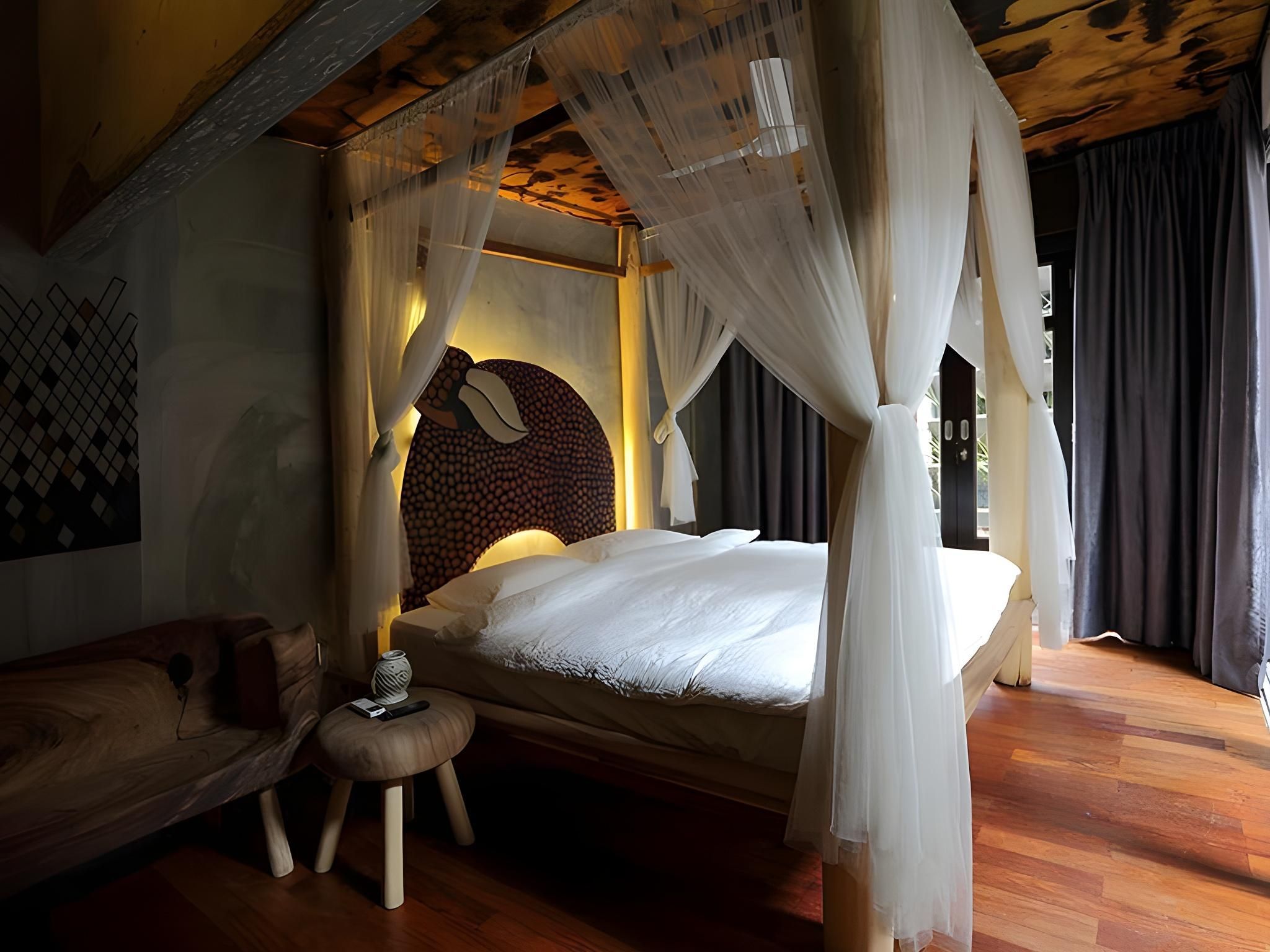 King Del Bal. (The Lotus)