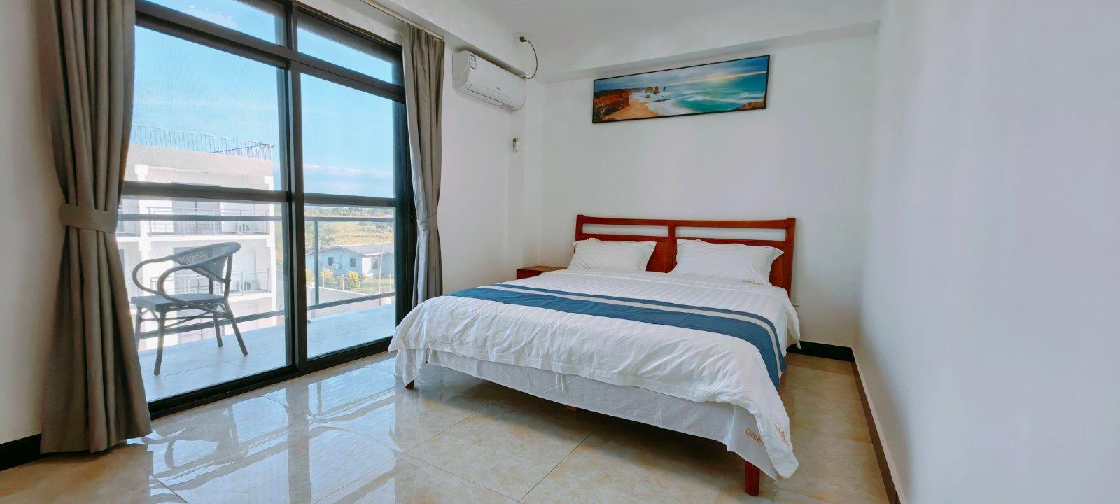 Ocean Breeze Apartment Ocean View Suite with Balcony