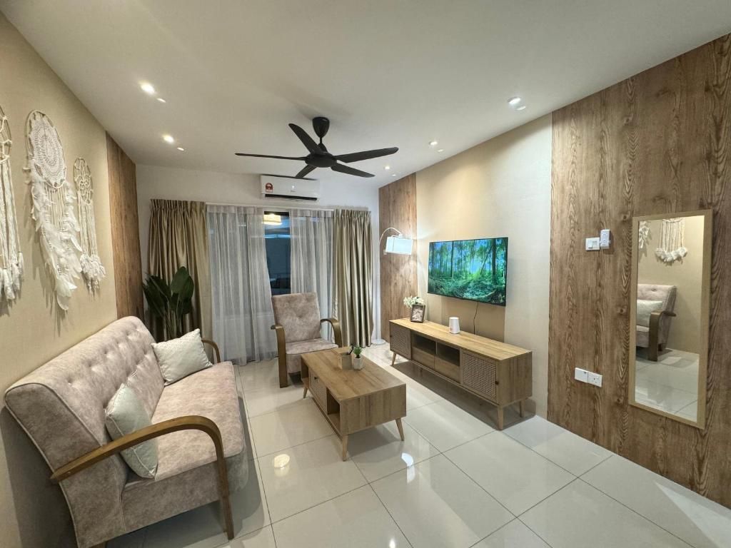 Deluxe Queen Suite