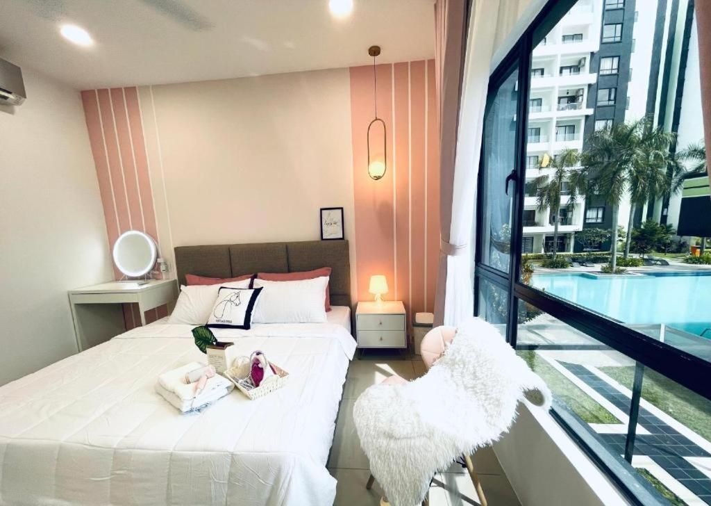 Junior Suite with Pool View