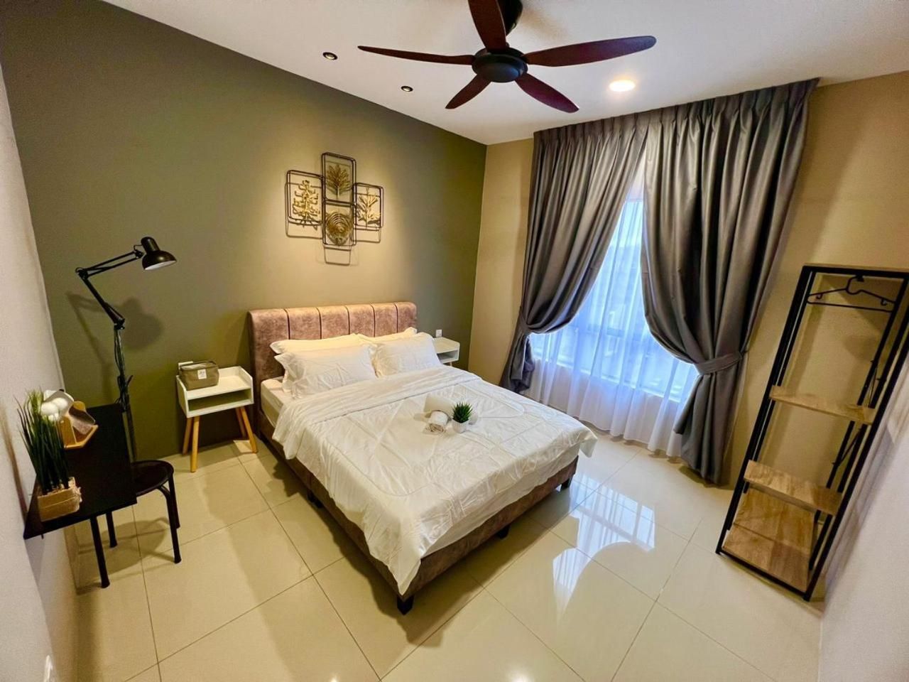 Deluxe Queen Suite