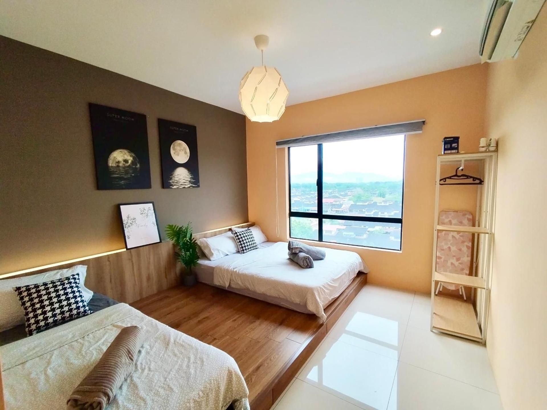 Four-Bedroom Apartment with Balcony