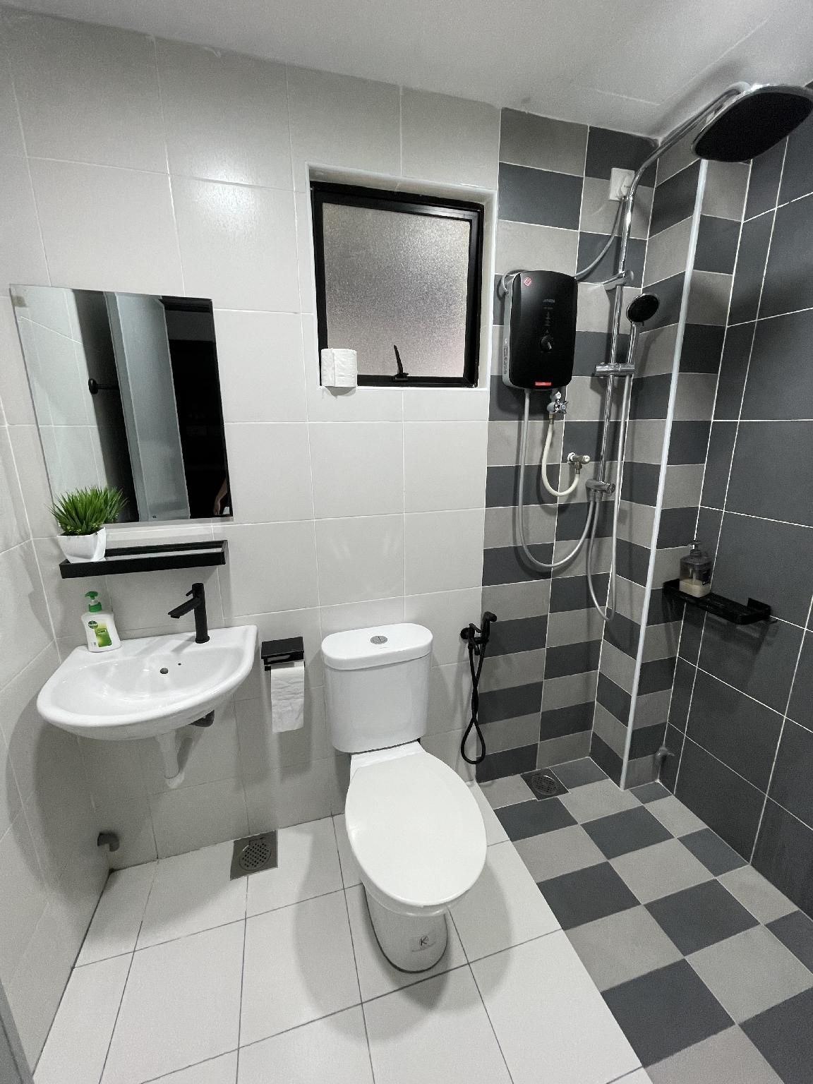 Ipoh Manhattan Waterpark Suites 6-11 Pax 2 Parking By IWH Ground Floor Building Pool View Room 3