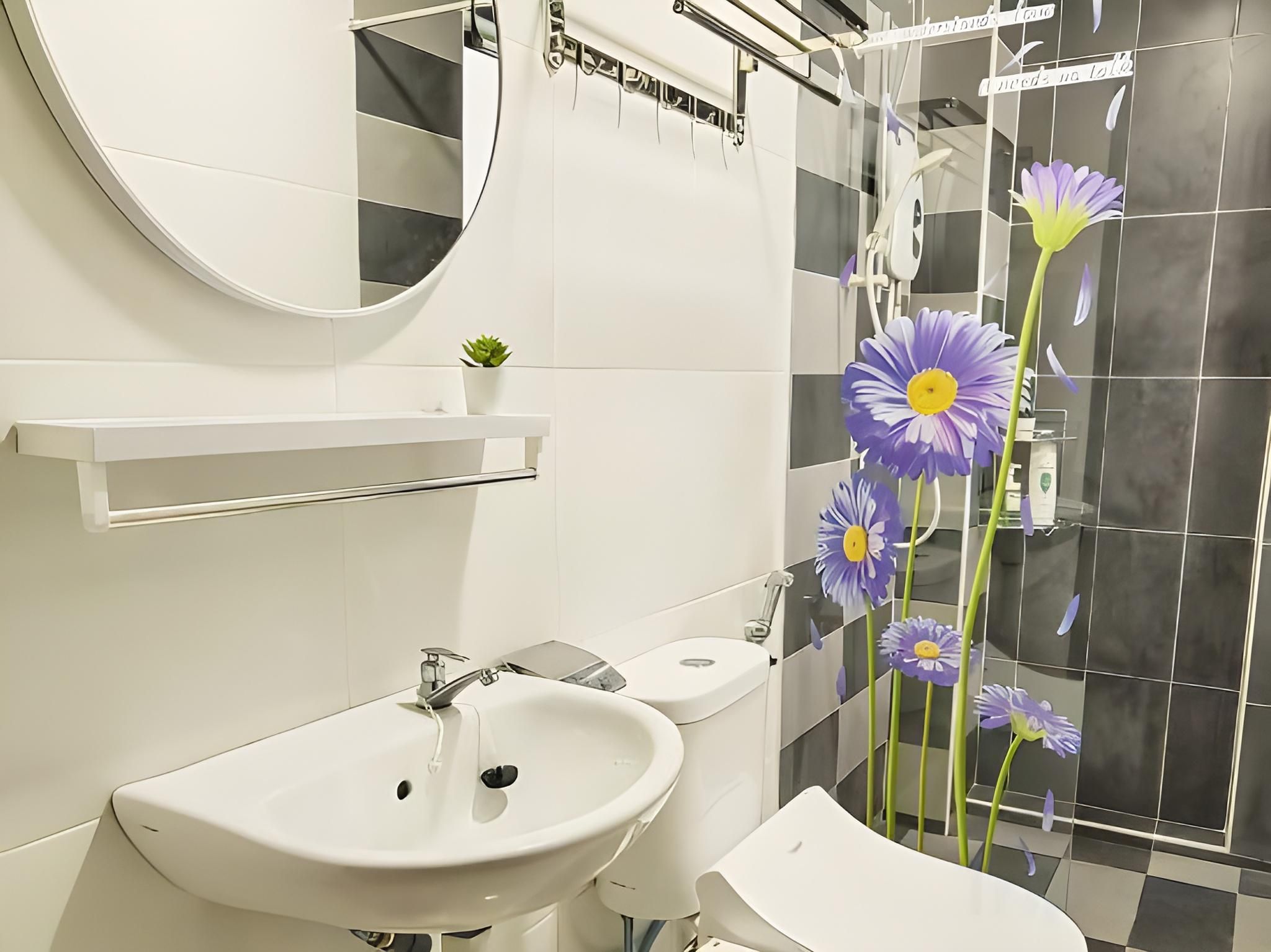 Three Bedroom Apartment with Pool View