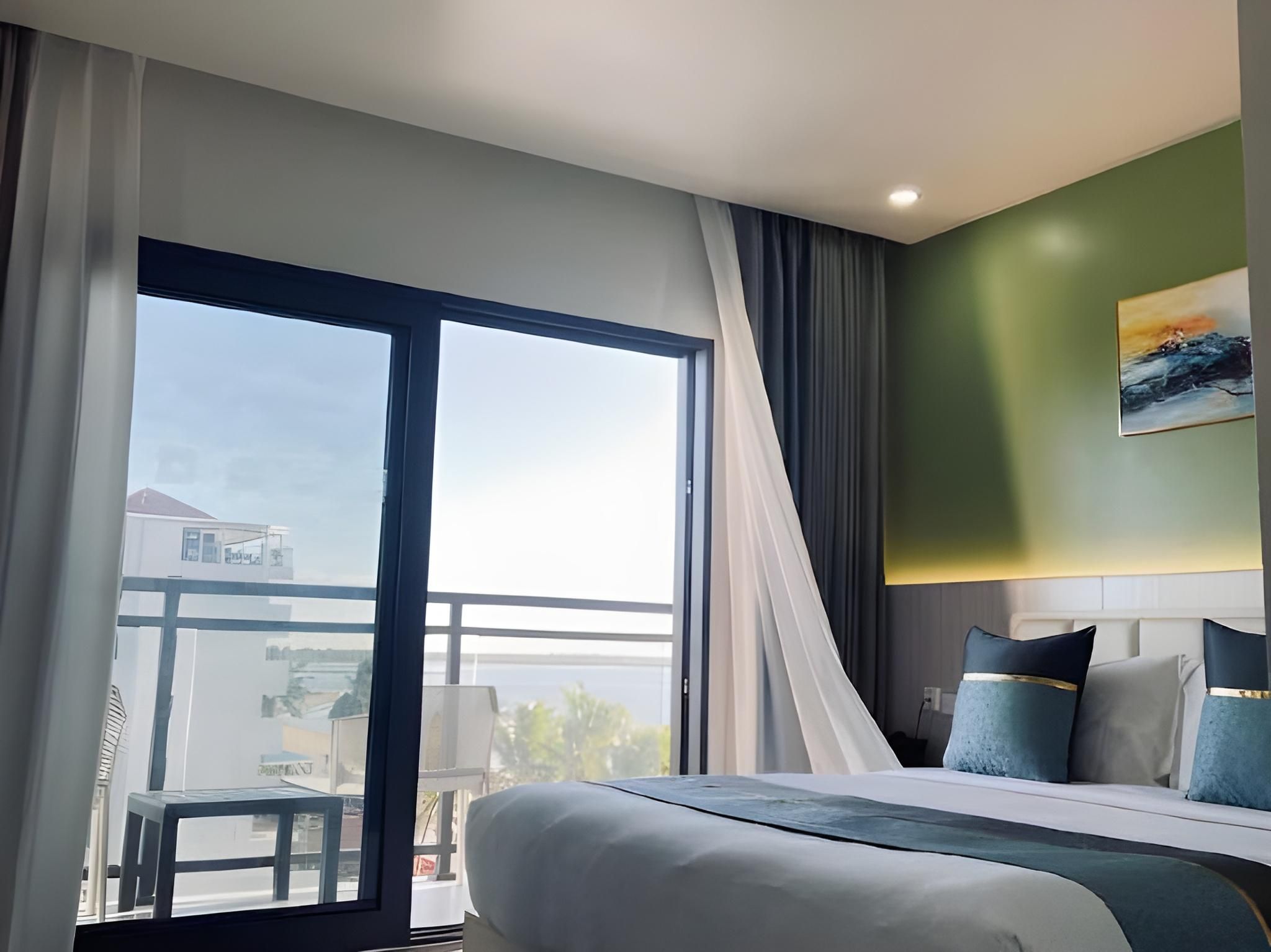 Garden King Room
