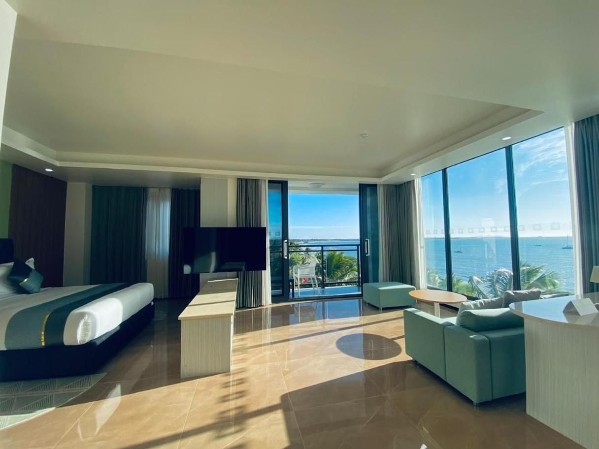 Beachfront Executive King Room