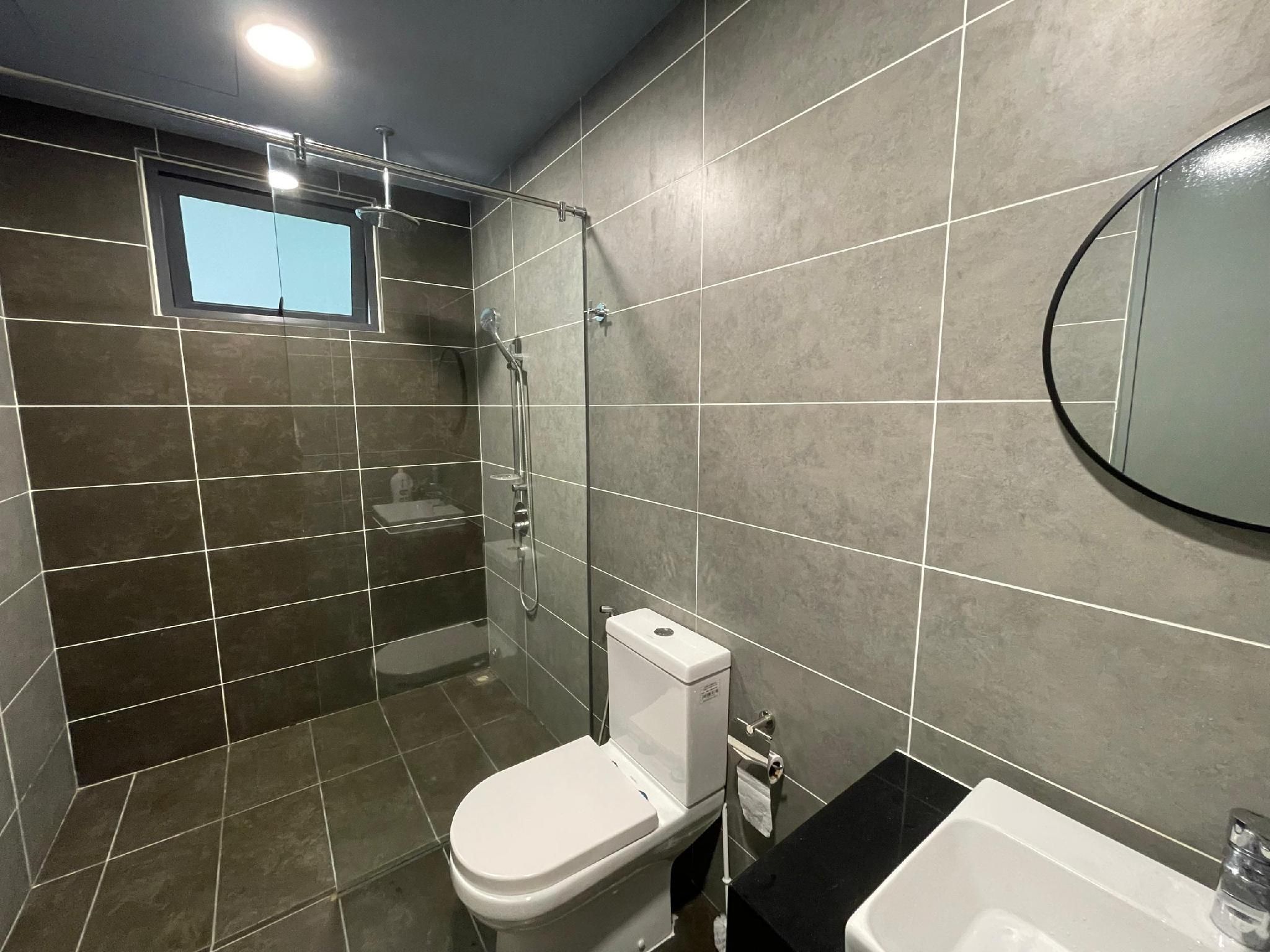 3-Bedroom Mountain View Apartment