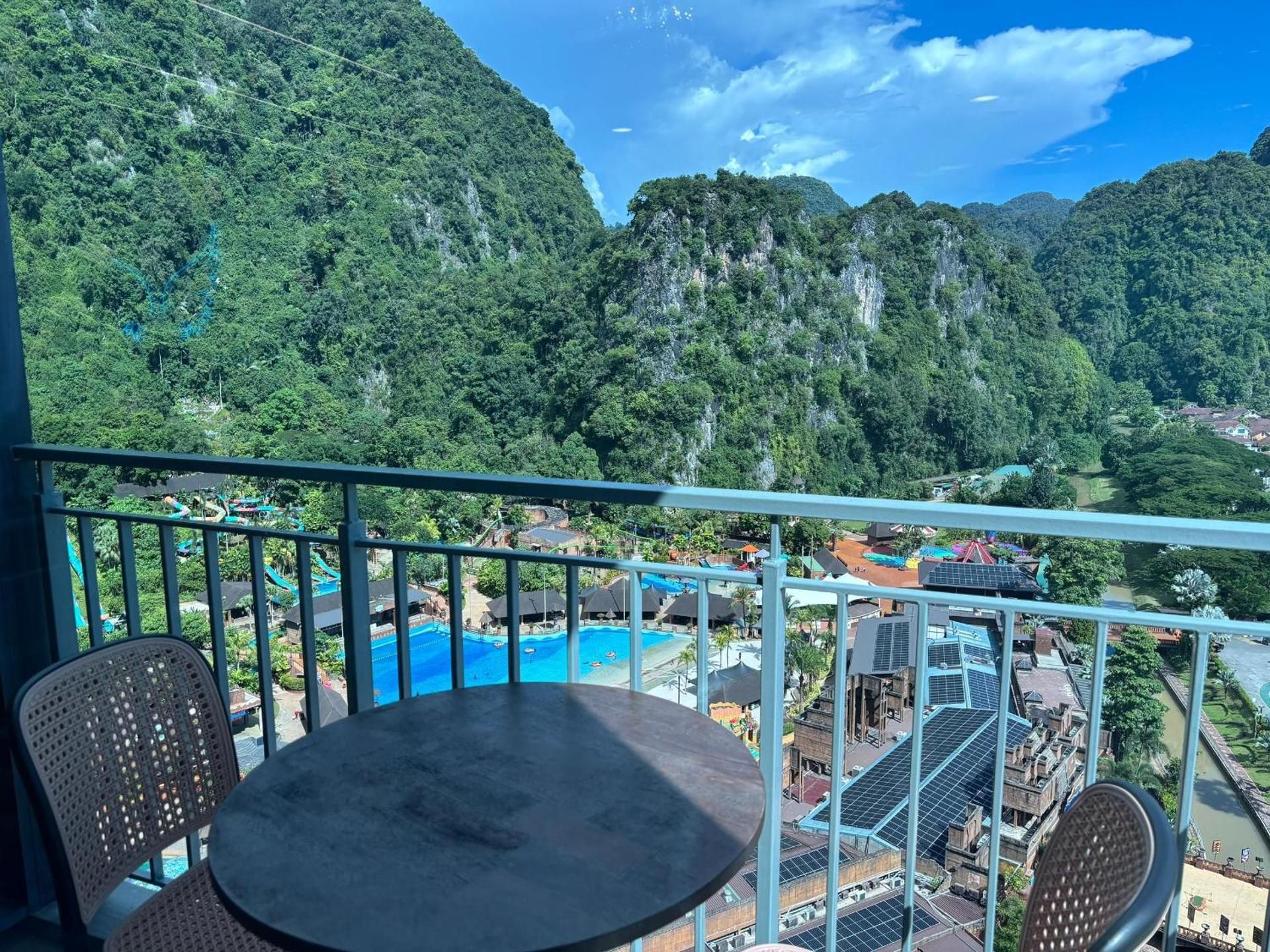 3-Bedroom Mountain View Apartment