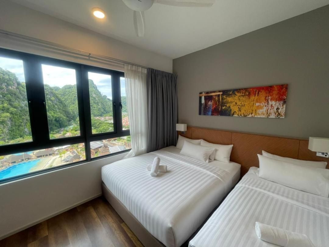 Three-Bedroom Apartment with Mountain View