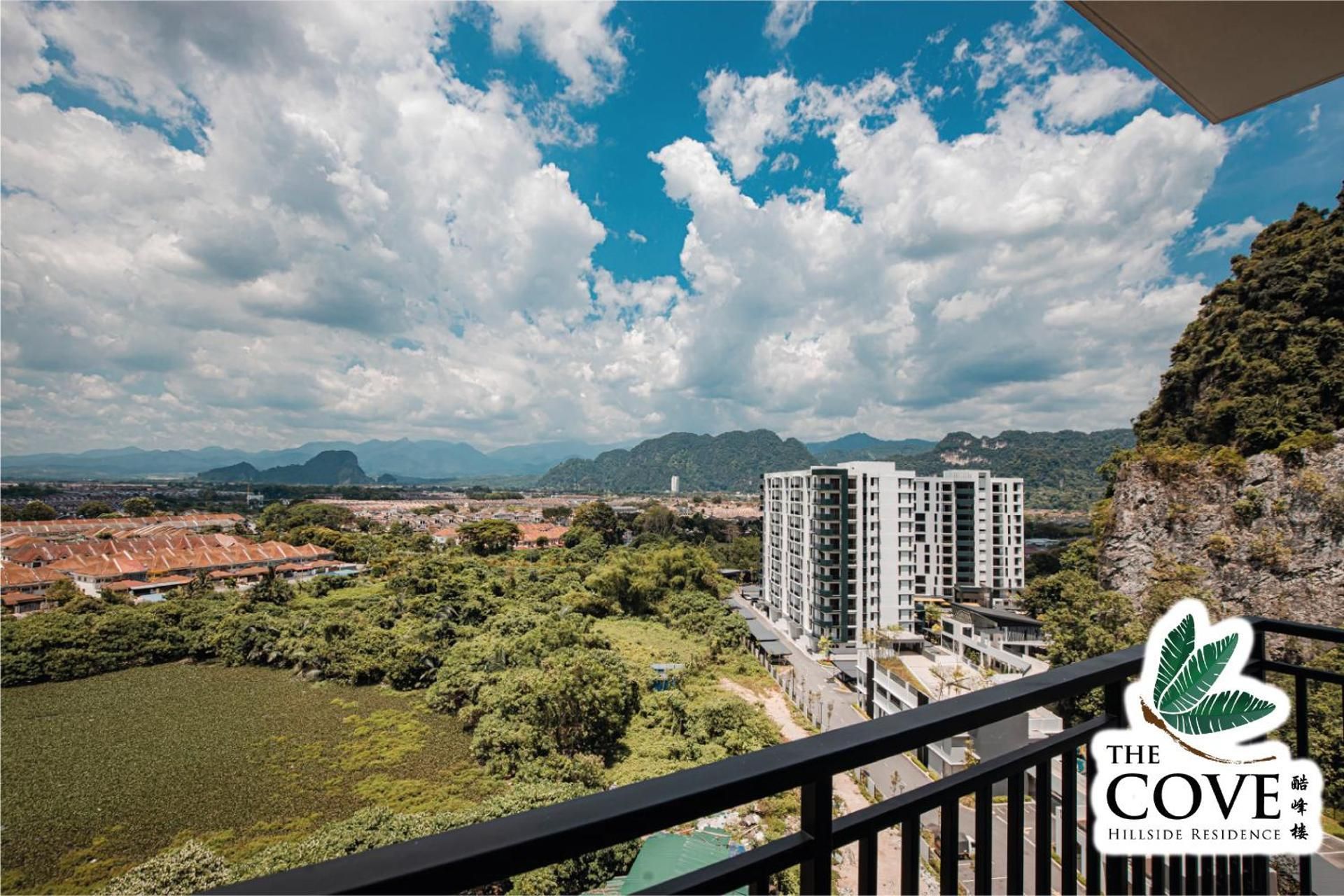Three-Bedroom Apartment with Lake View
