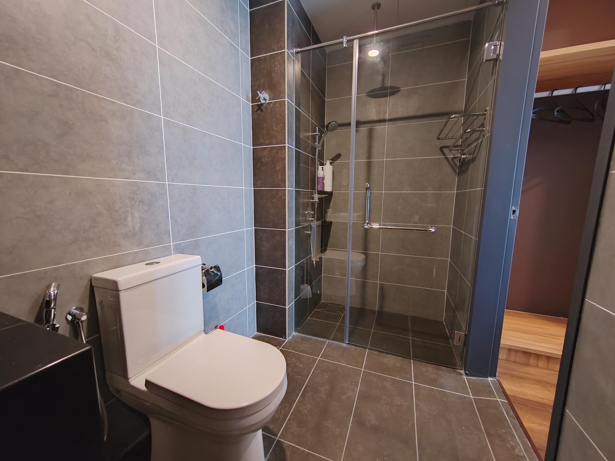 Ipoh Sunway Onsen Themepark Suite  6-11pax 2parkin Studio Apartment with King Bed - Non-Smoking