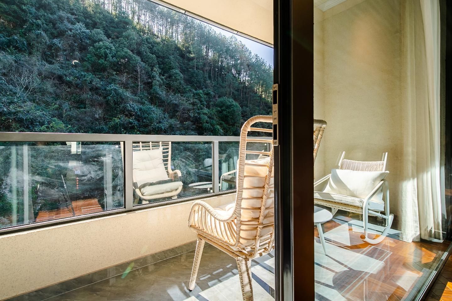 Viewing Twin with Balcony