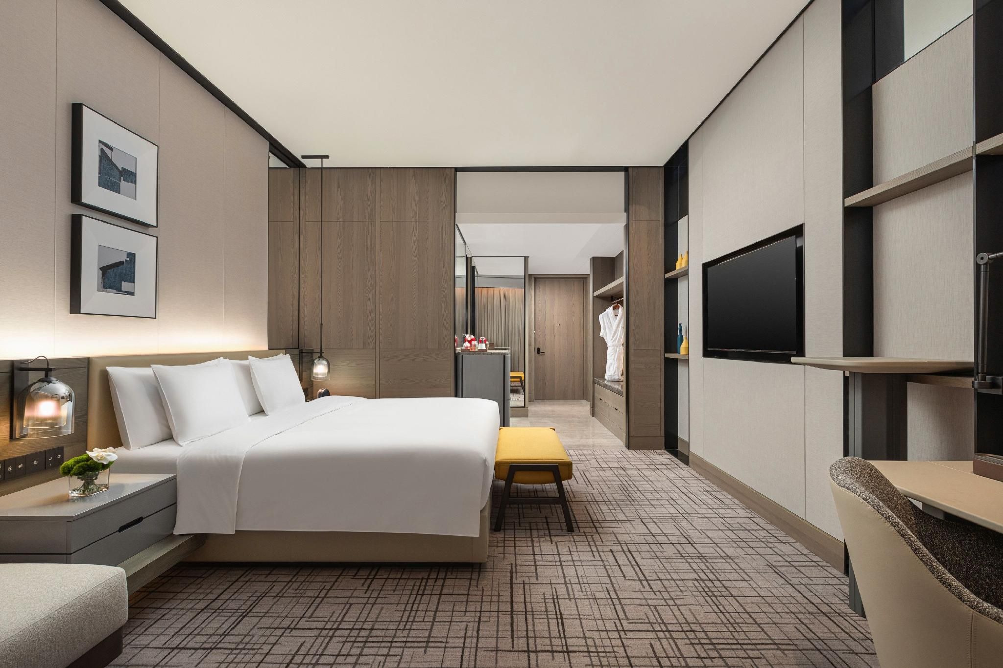 1 King Standard Balcony